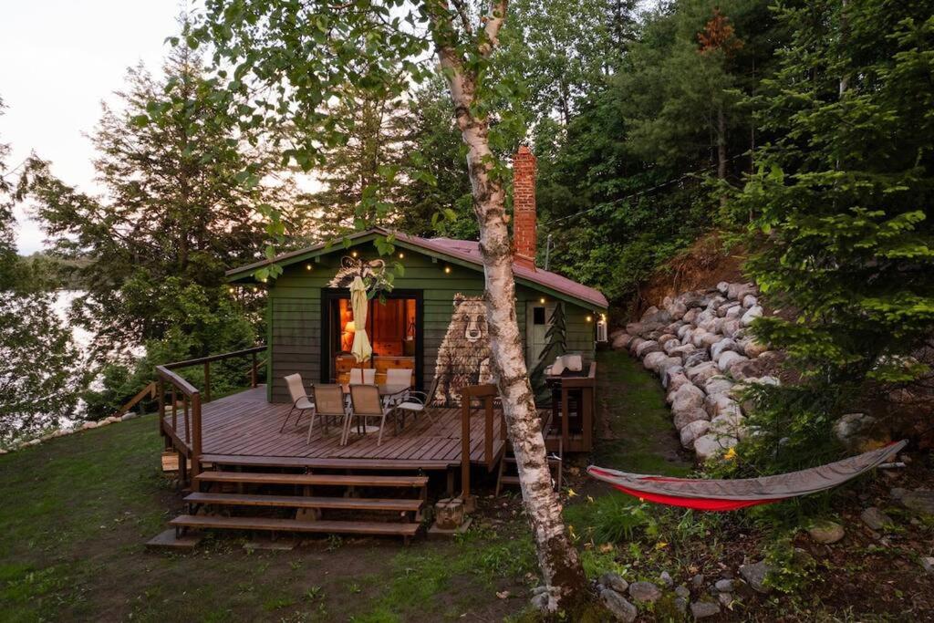 Grinmore Lakehouse with Panoramic View & Hot Tub