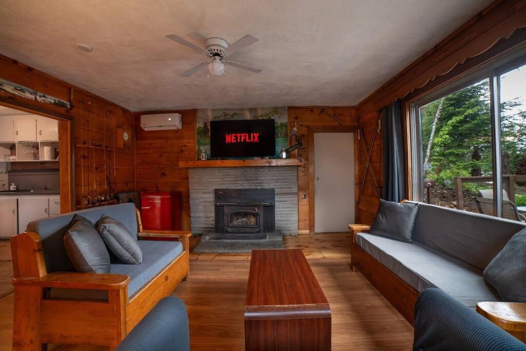 Grinmore Lakehouse with Panoramic View & Hot Tub