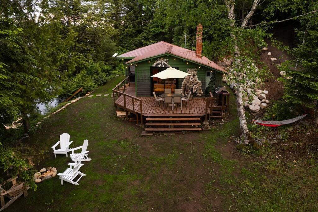 Grinmore Lakehouse with Panoramic View & Hot Tub