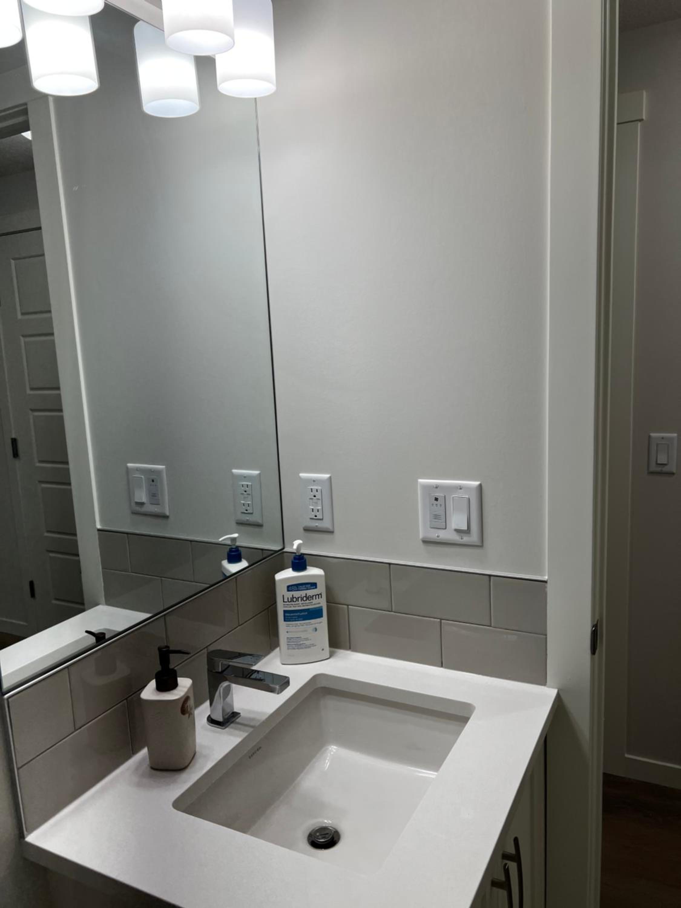 The Haven - cozy 1 bedroom suite in Seton SE Calgary