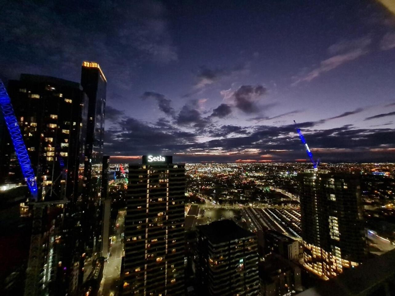 Best view 2BR 40floor in CBD Balcony Wifi Pool