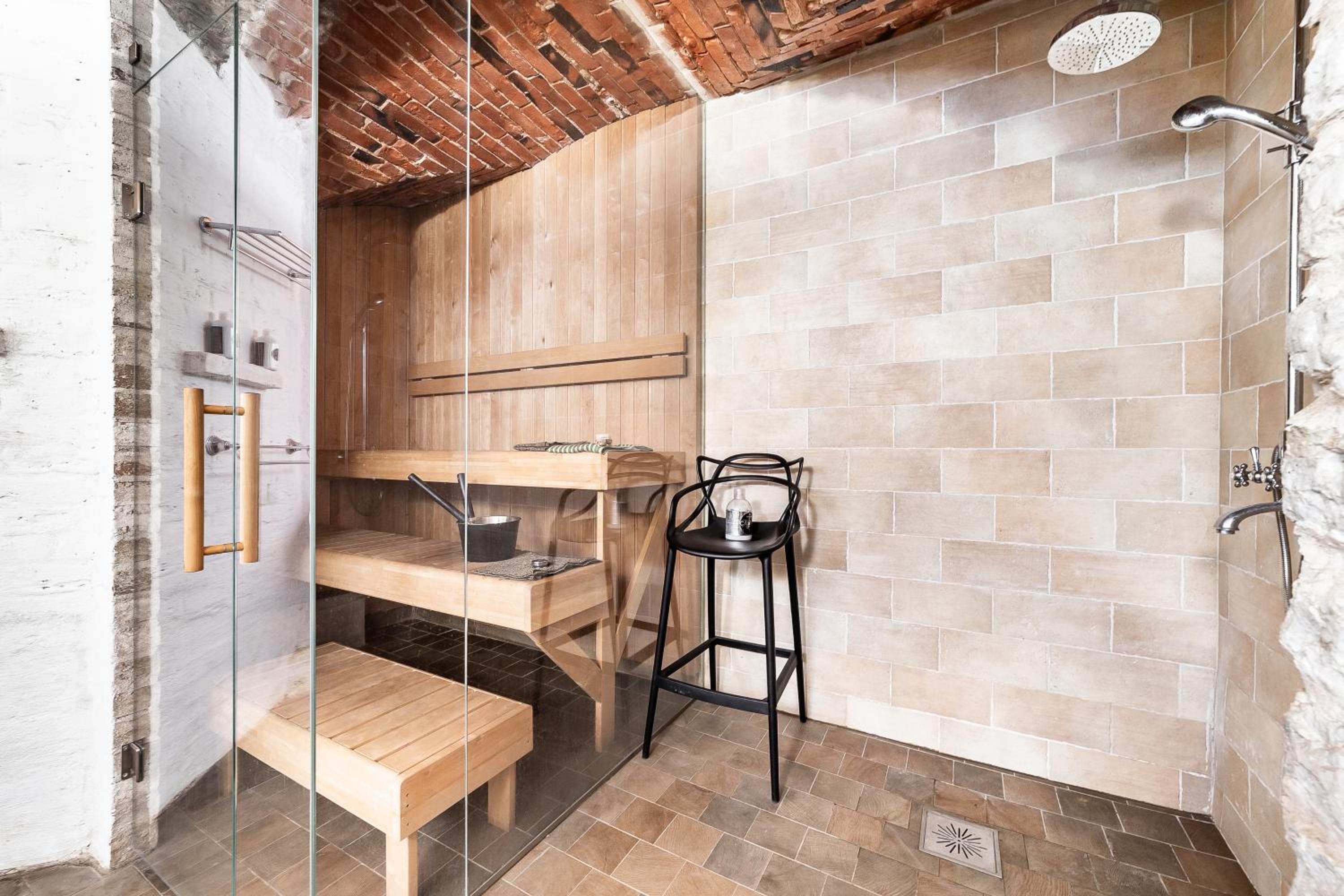 Historical & Modern Business Suite with Sauna @Kadriorg view 2