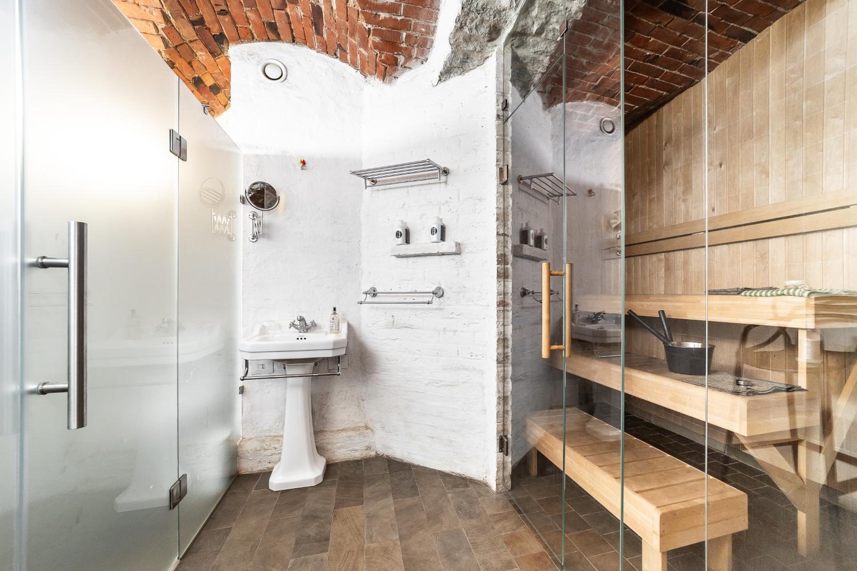 Historical & Modern Business Suite with Sauna @Kadriorg view 3