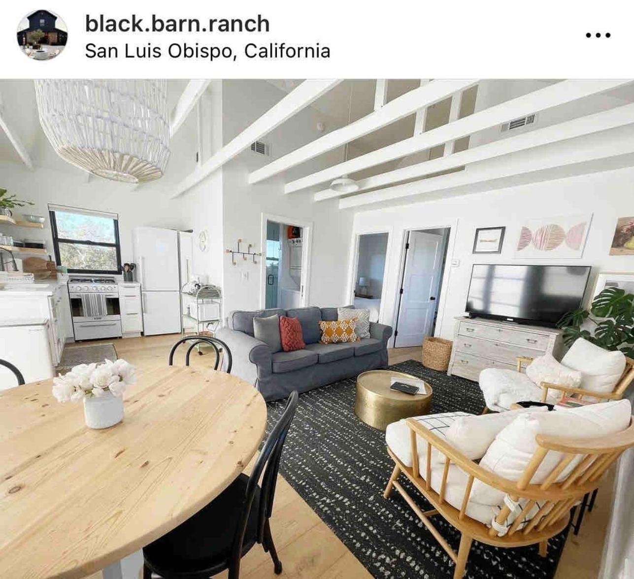 Black Barn Ranch Hill Views Downtown Close view 2