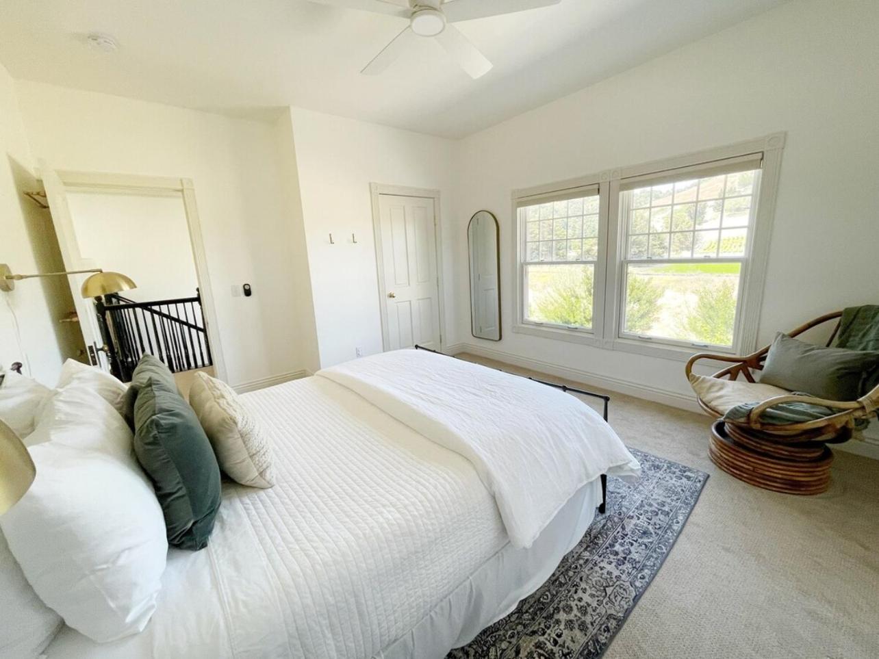 Luxury hot tub wine country Victorian near SLO view 5