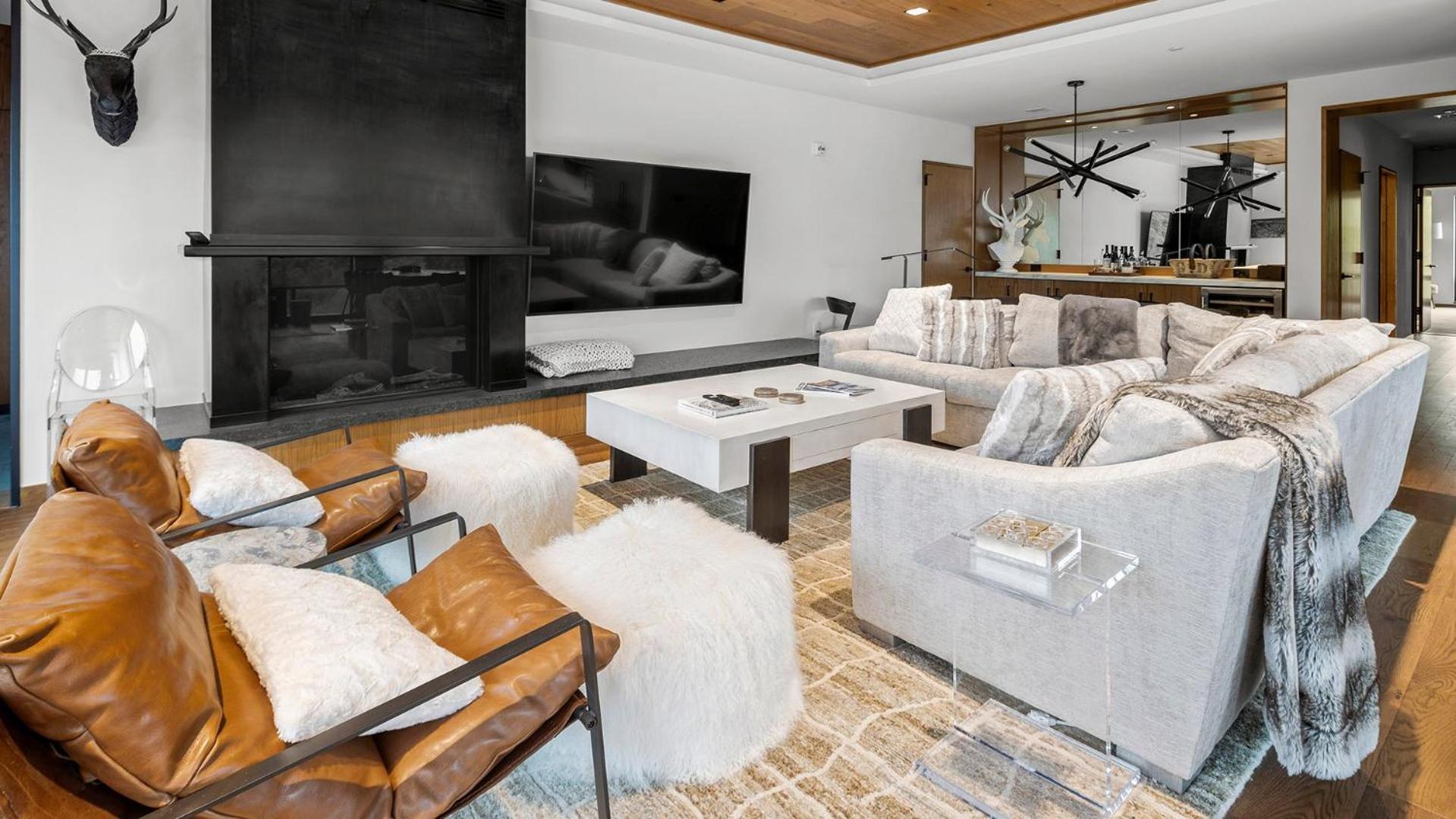 4F One Spruce Peak Stowe Mountain Resort Ski in Ski Out 4 bed Sleeps 10 view 3