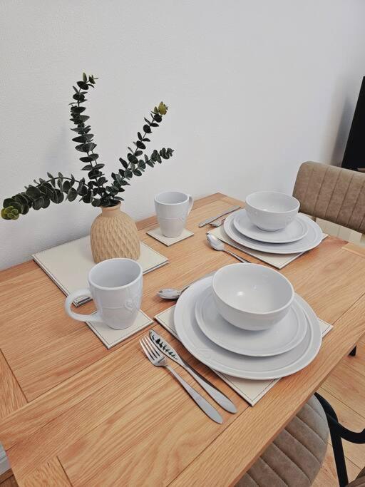 Tettenhall Cosy Apartment - Sleeps 4