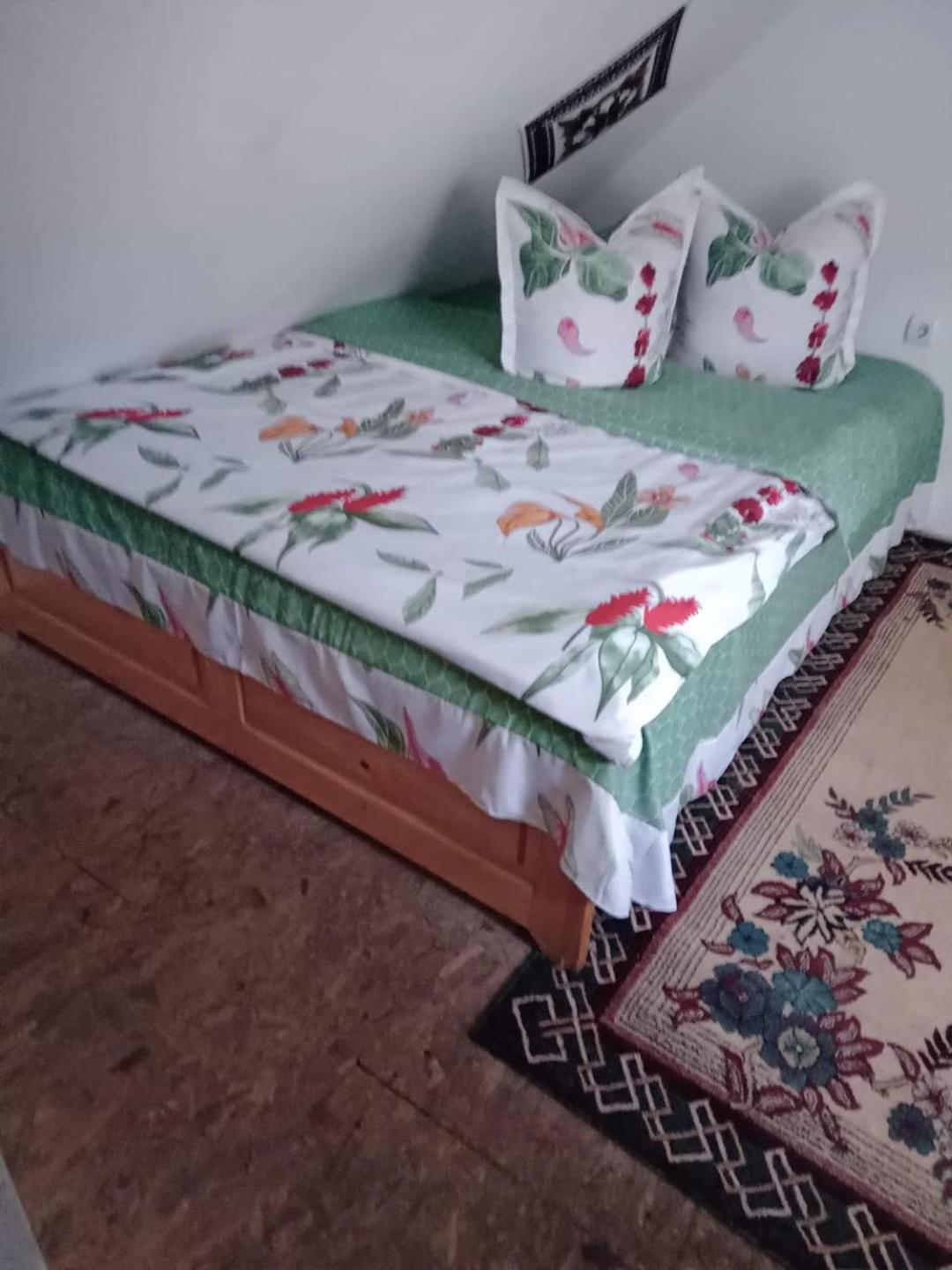 Cabana Poiana cu loc de joacă view 5
