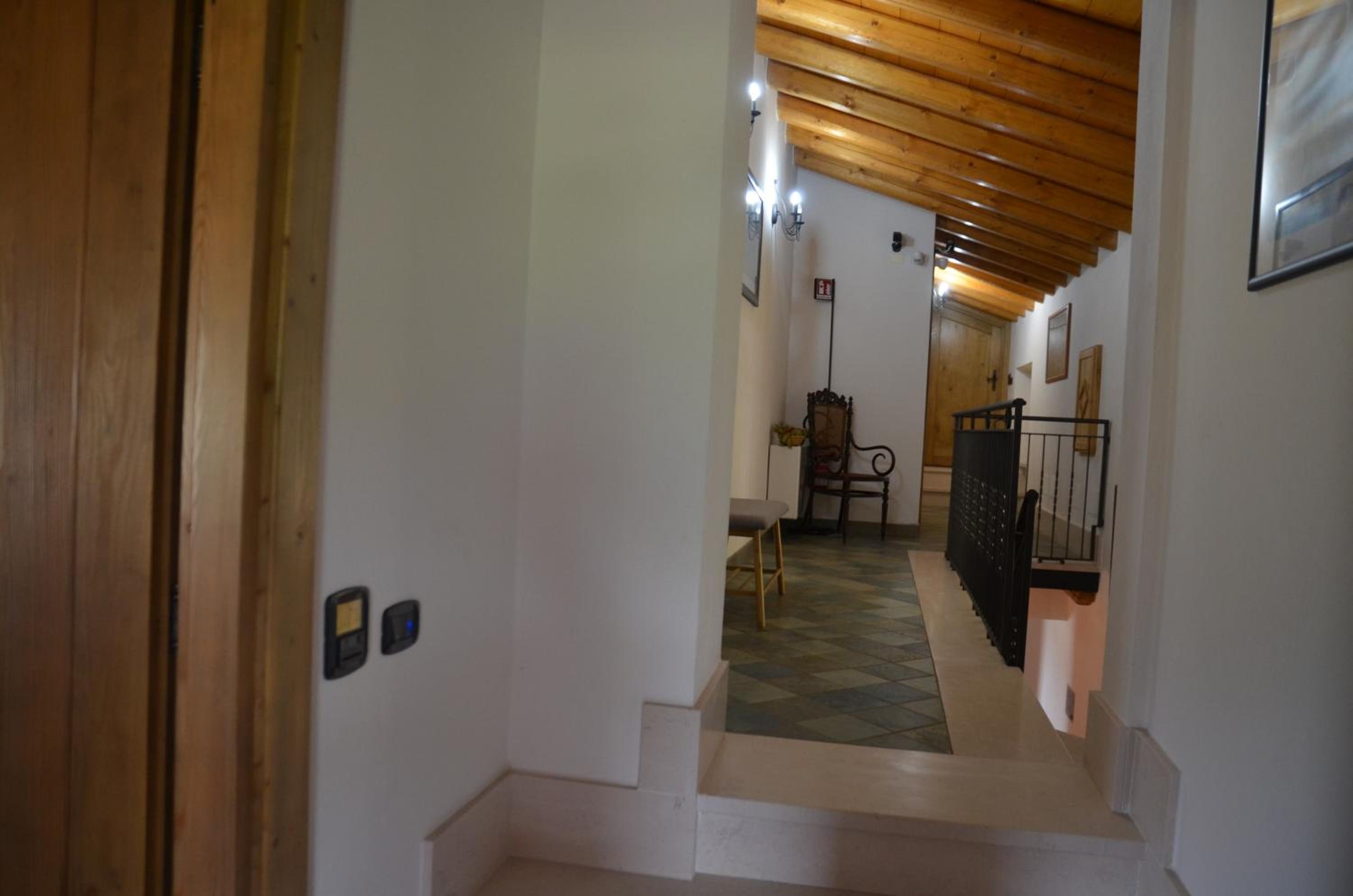 Photo 33