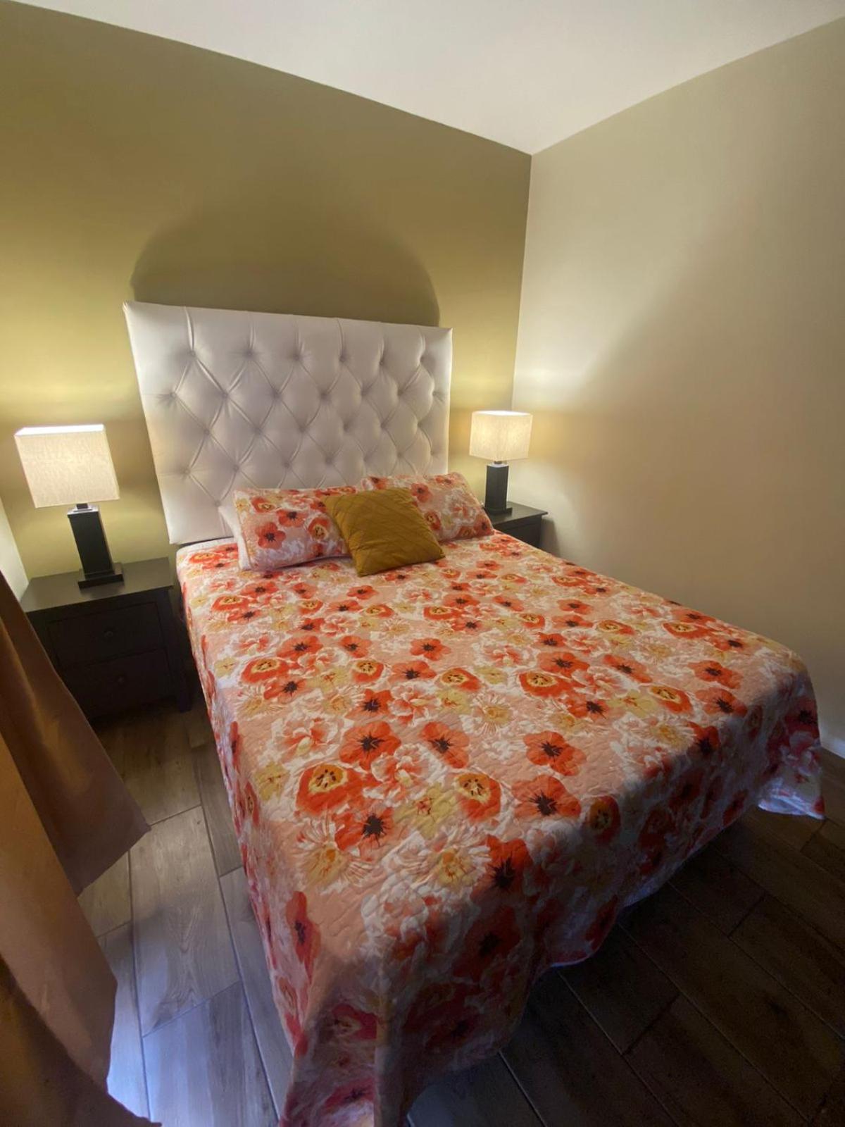 Apartamento con parqueo view 3