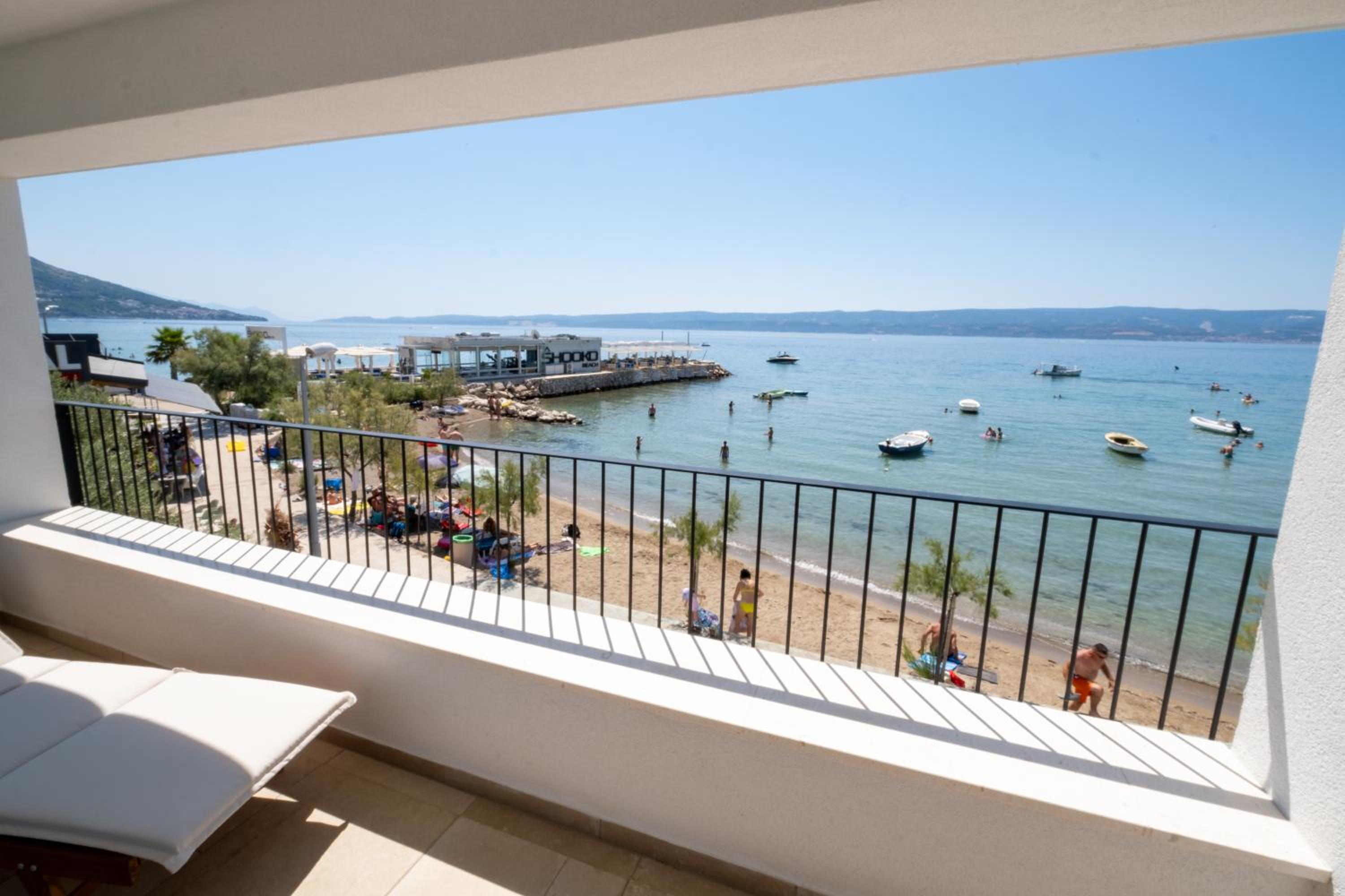 Villa Lara Beach Front Rooftop Pool & Stunning Views