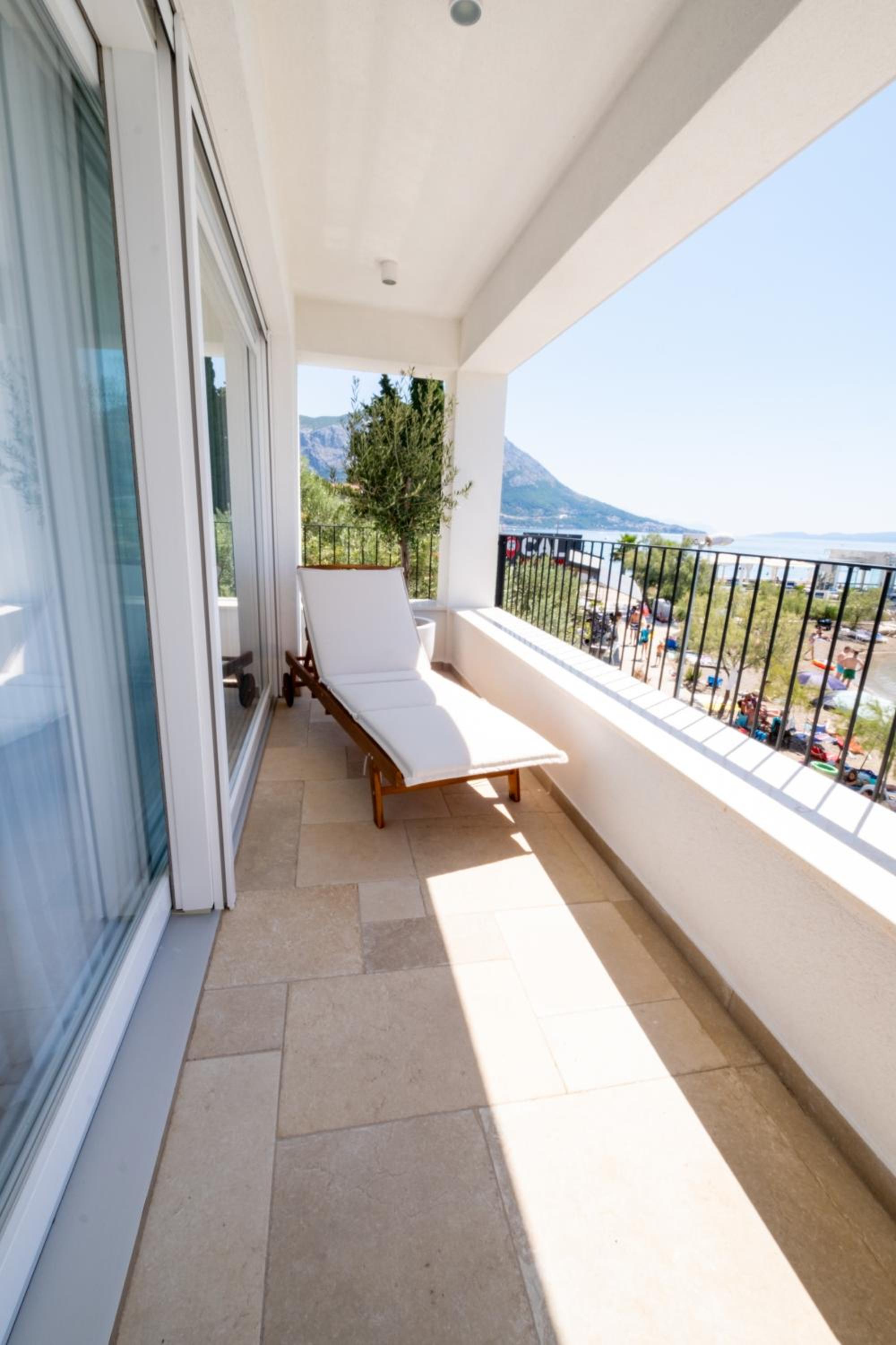 Villa Lara Beach Front Rooftop Pool & Stunning Views