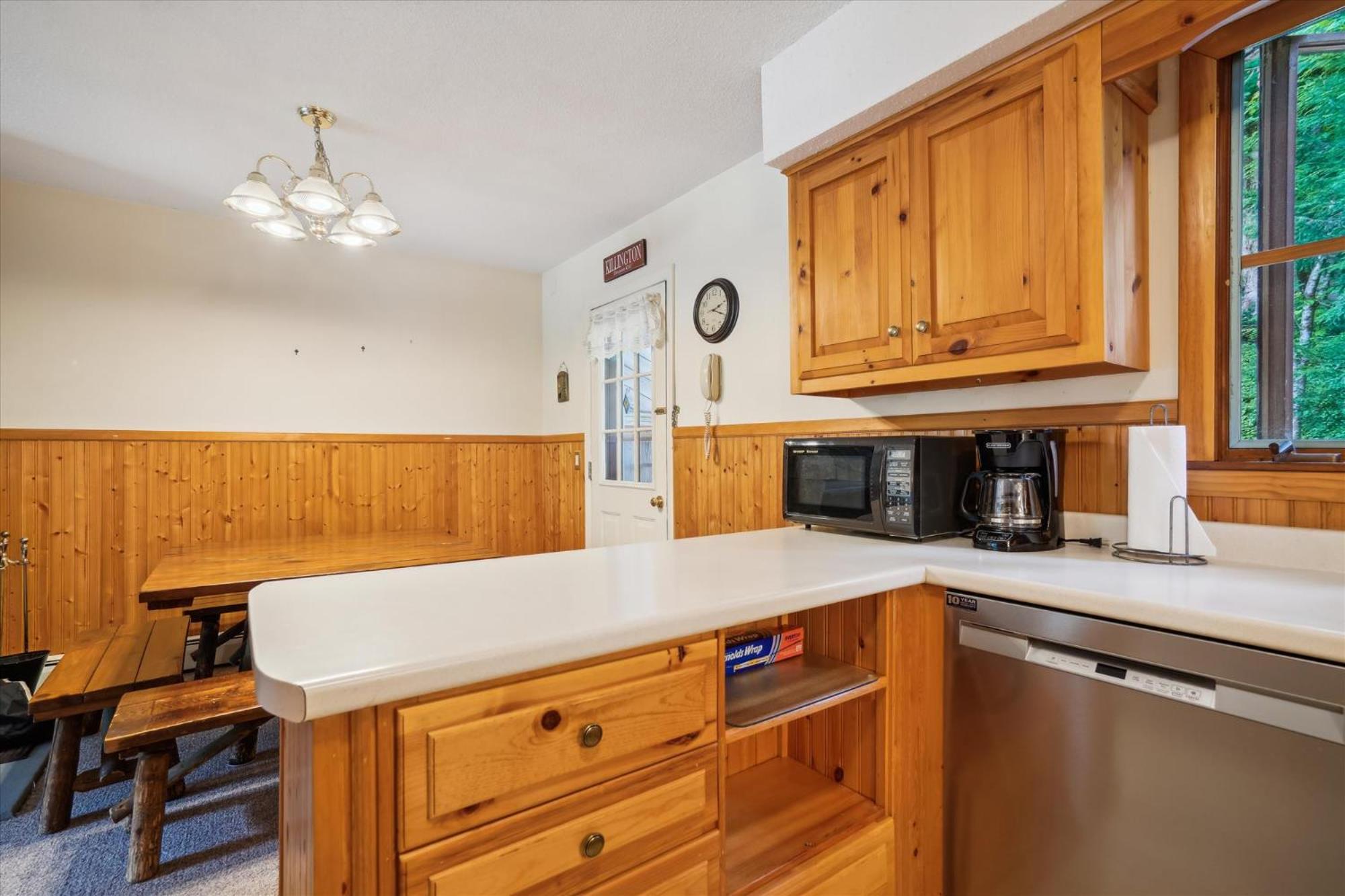 Quaint Condo 5 minutes to the ski slopes Valley Park D1 view 5