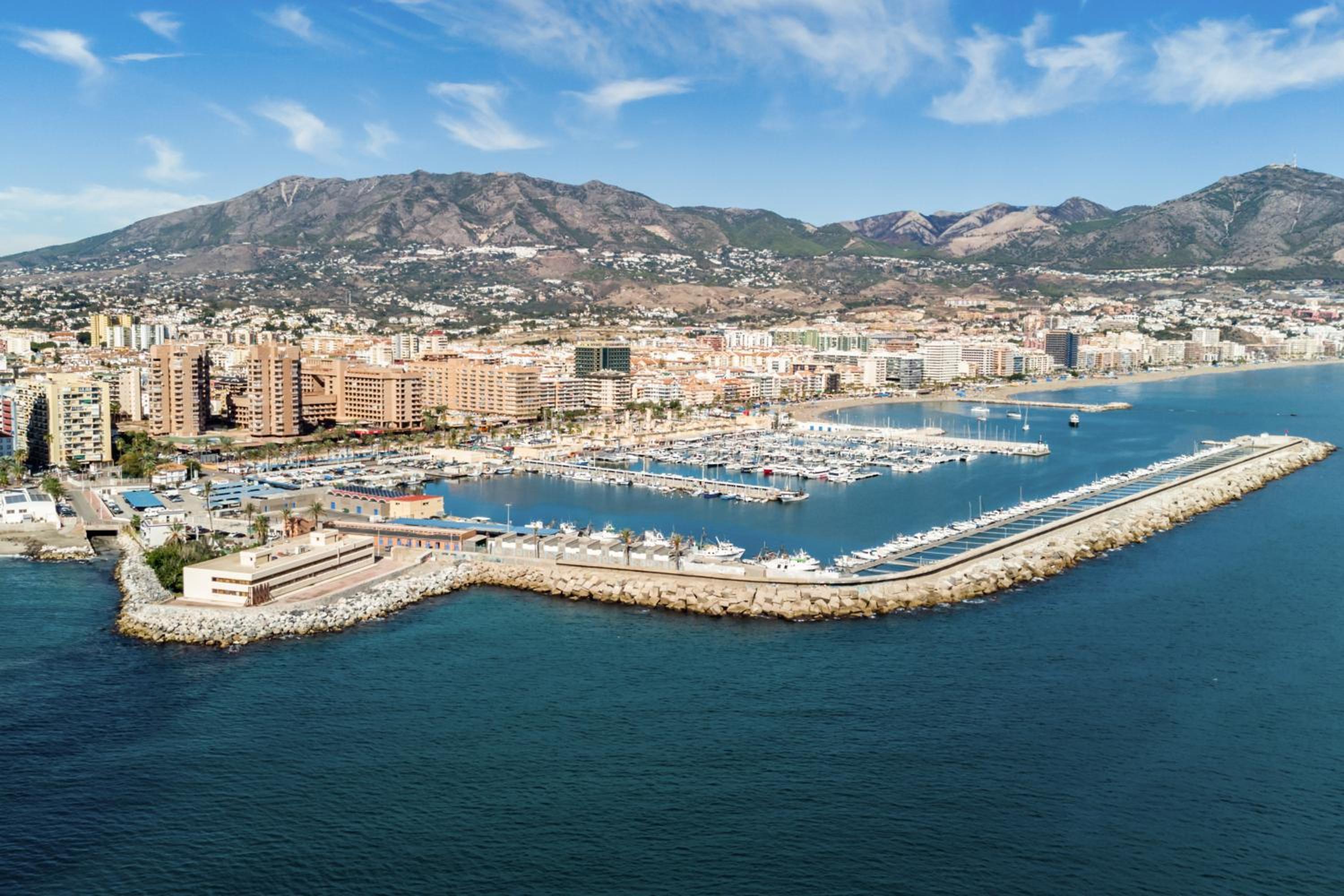 Modern and bright apartment by Fuengirola Marina
