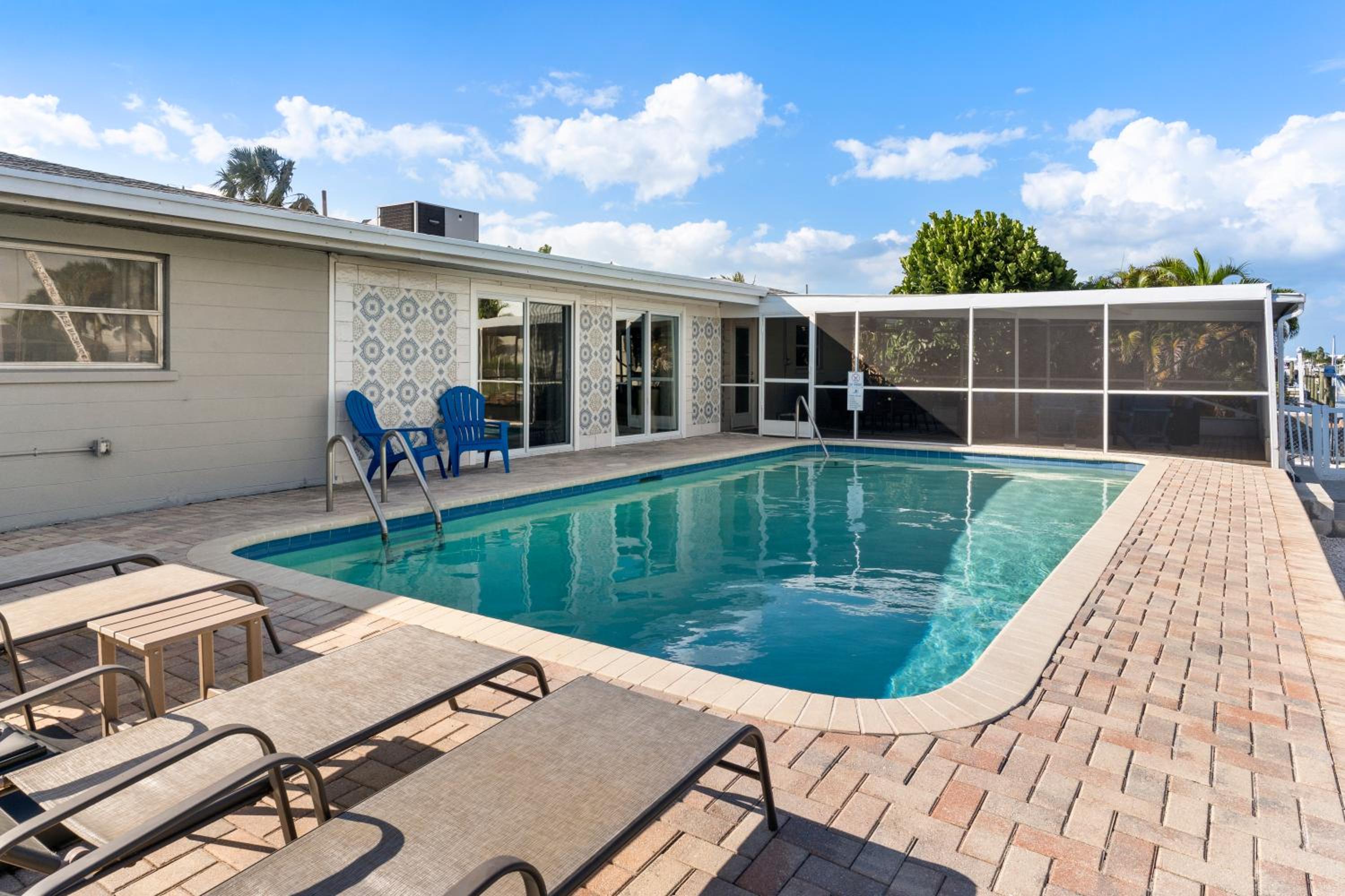 Casa Di Amici - Canal & Pool Home close to AMI! — photo 4
