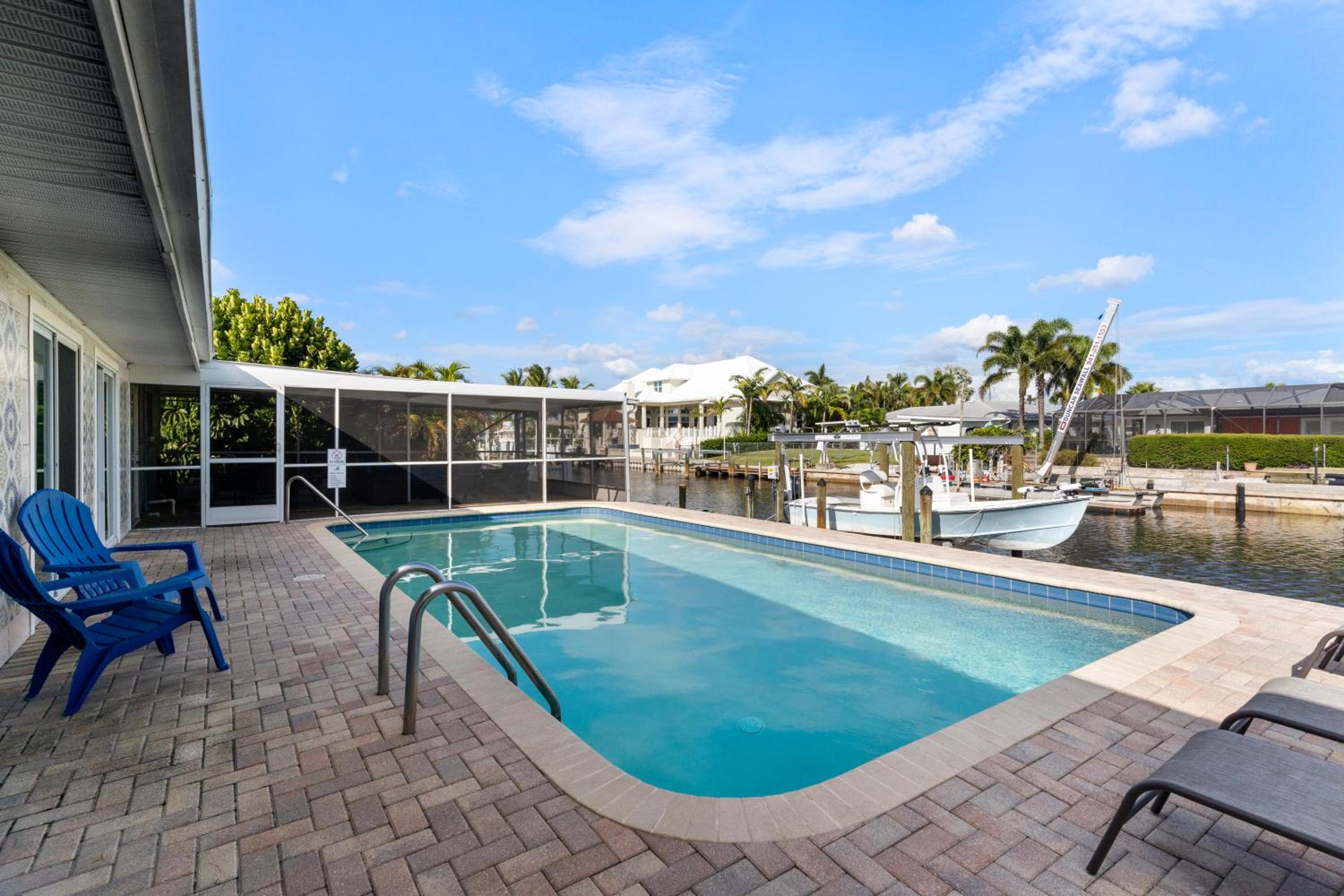 Casa Di Amici - Canal & Pool Home close to AMI! — photo 2