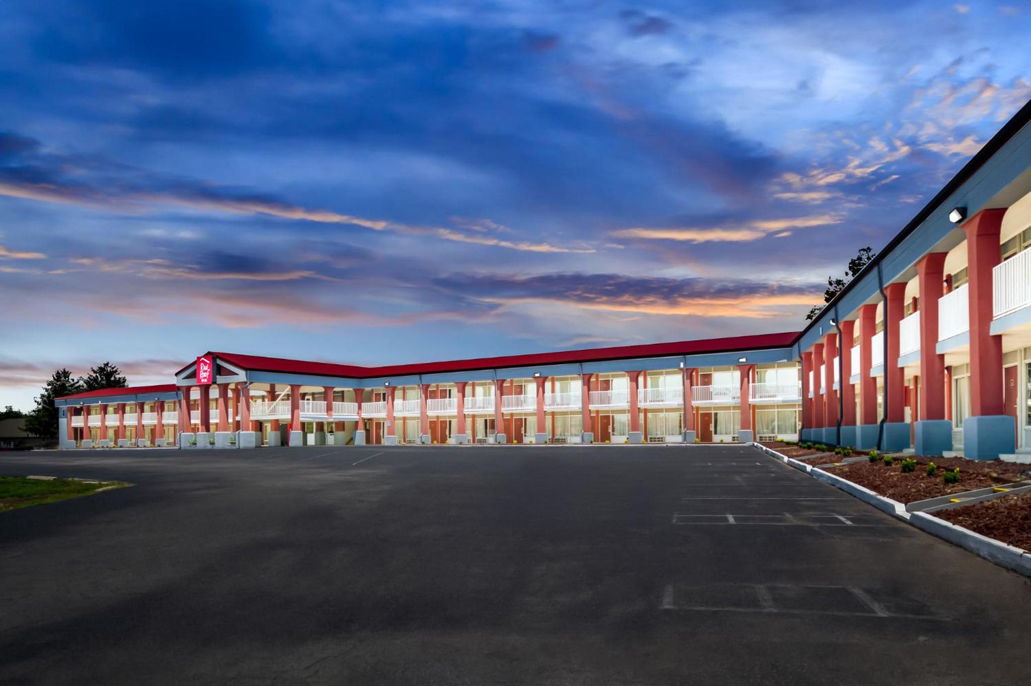 Richmond Vacations - Red Roof Inn Berea - Property Image 1