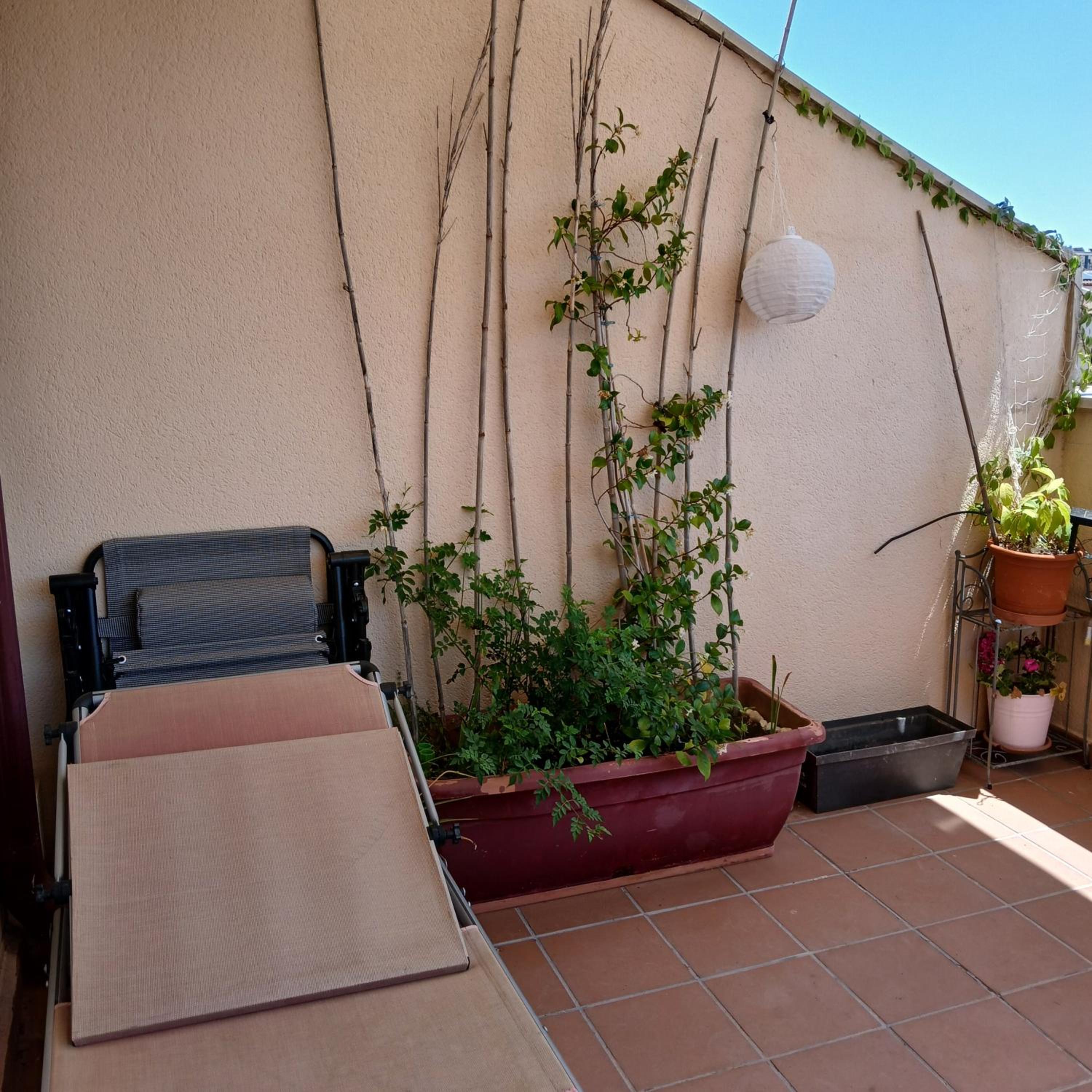 Duplex con piscina en barrio residencial
