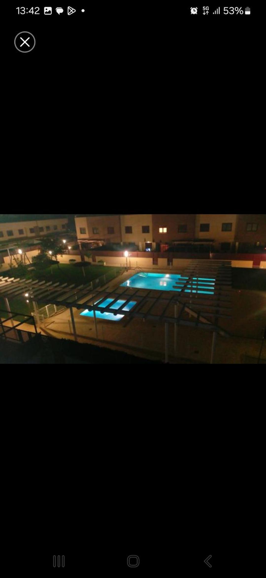 Duplex con piscina en barrio residencial