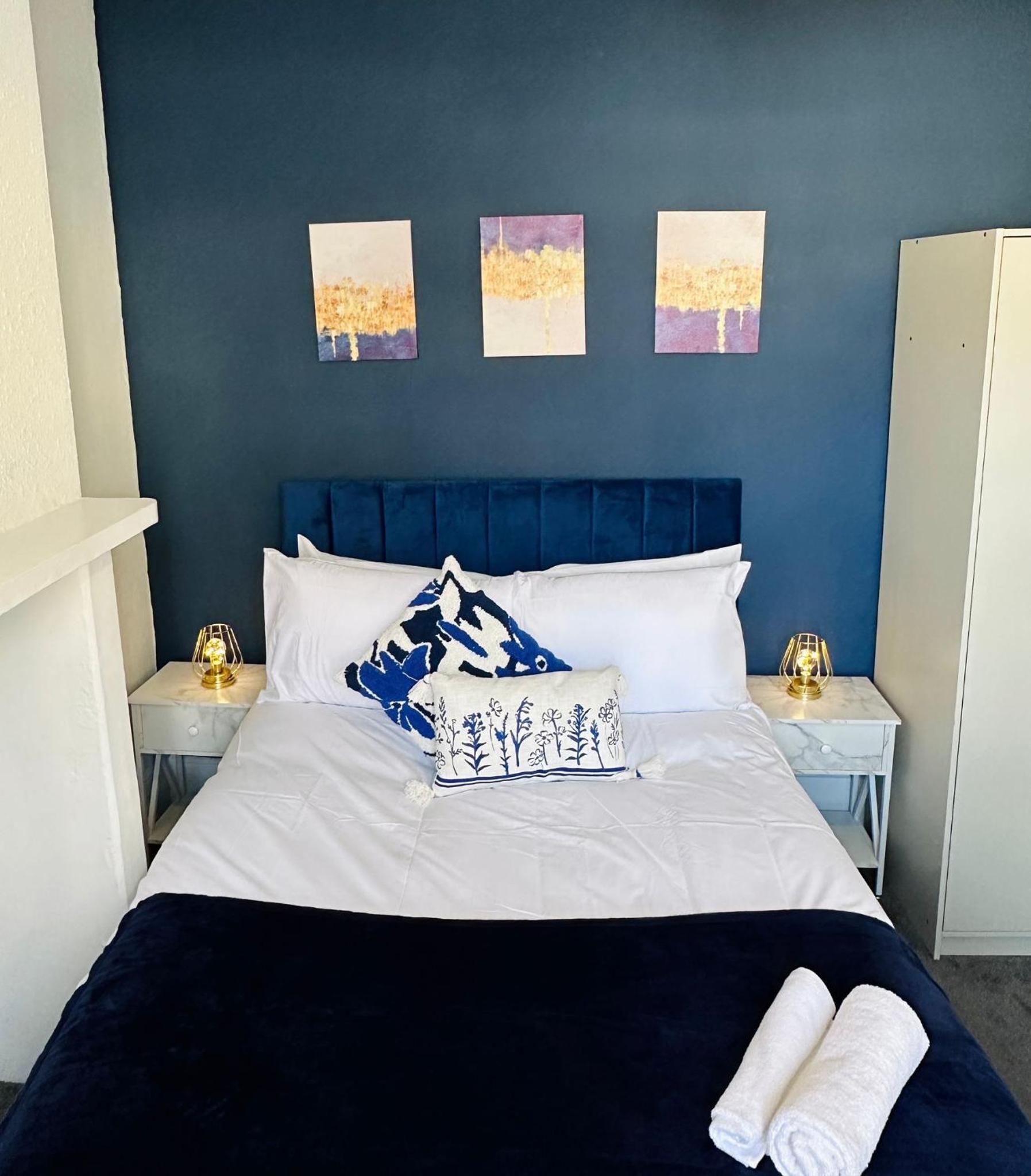 London Road - 3 Bedrooms -5 minutes walk from the train station - Perfect for Contractors, Families, and Larger Groups - Sleeps 7 view 2