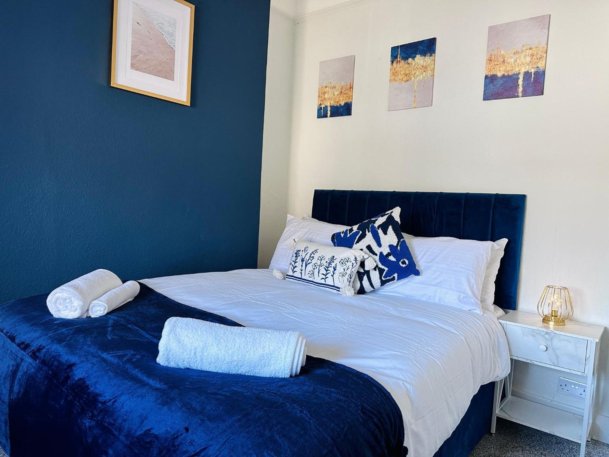 London Road - 3 Bedrooms -5 minutes walk from the train station - Perfect for Contractors, Families, and Larger Groups - Sleeps 7 view 4