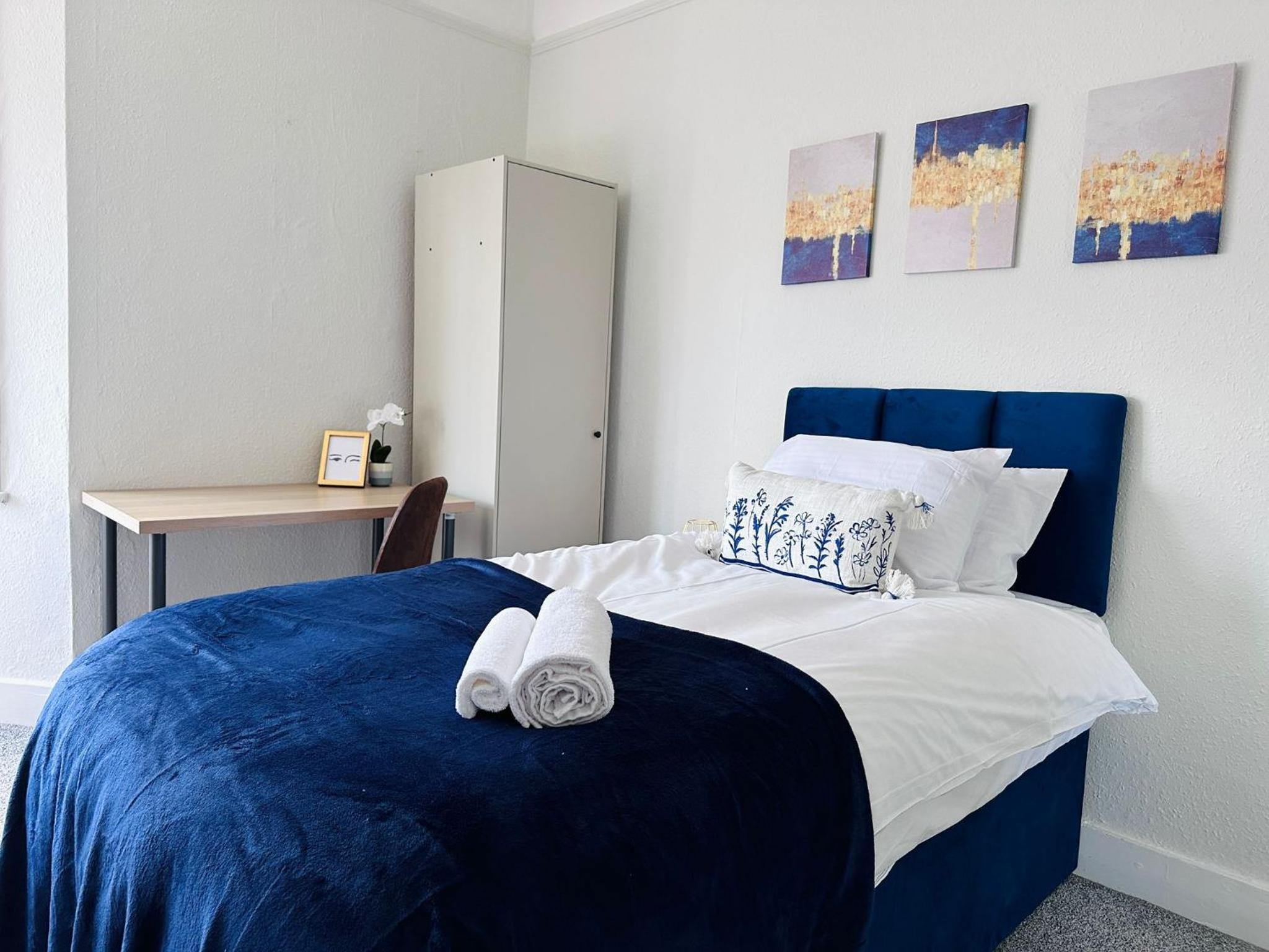 London Road - 3 Bedrooms -5 minutes walk from the train station - Perfect for Contractors, Families, and Larger Groups - Sleeps 7 view 3