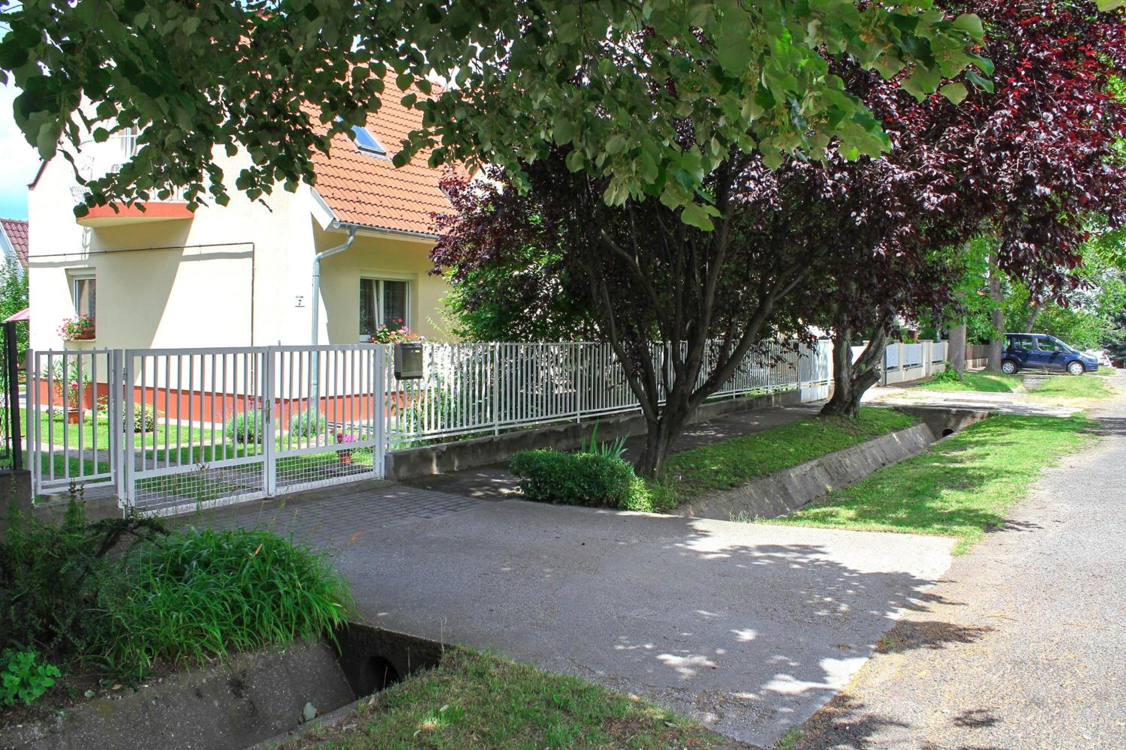Photo 33