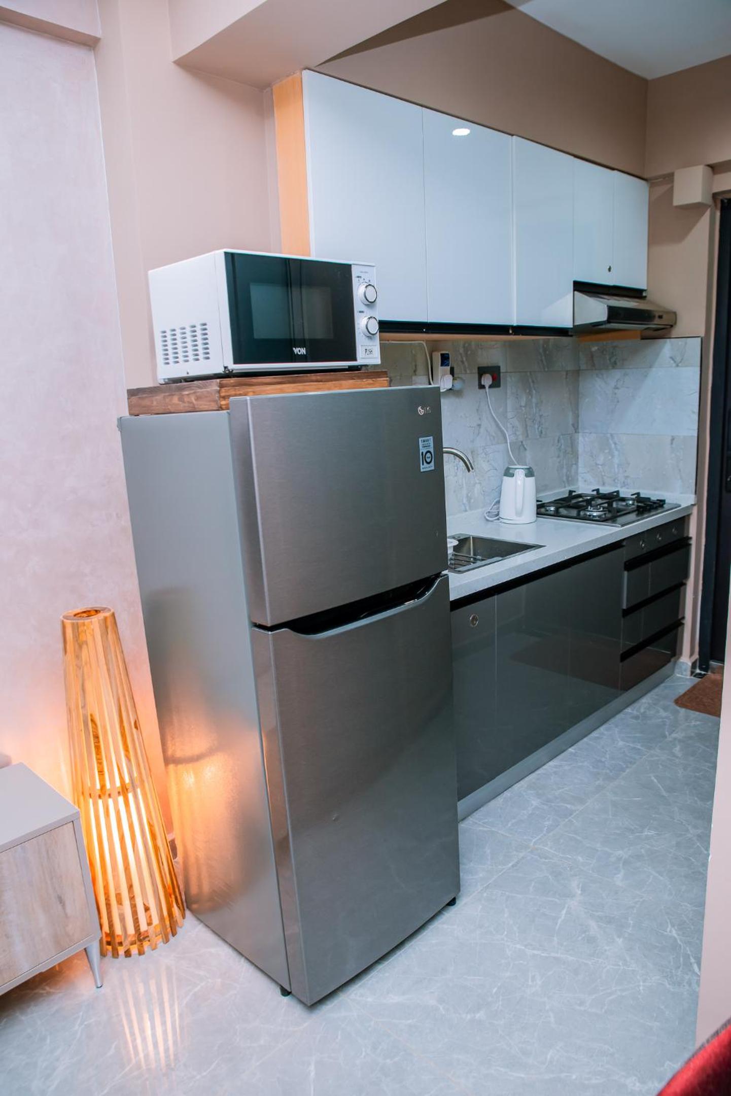 Cozy One Bedroom Apartment with Fantastic Skyline View in Kileleshwa, Nairobi view 2