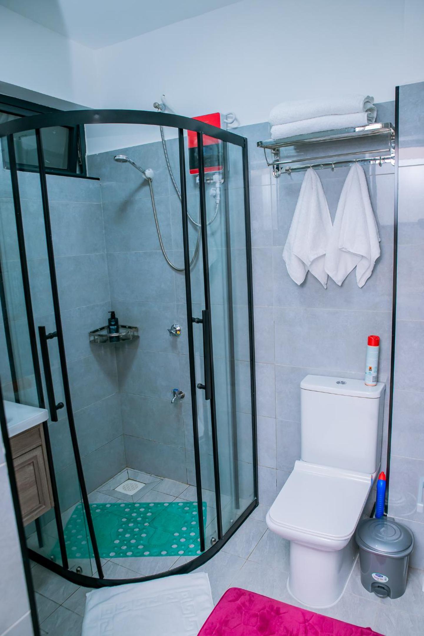 Cozy One Bedroom Apartment with Fantastic Skyline View in Kileleshwa, Nairobi view 3
