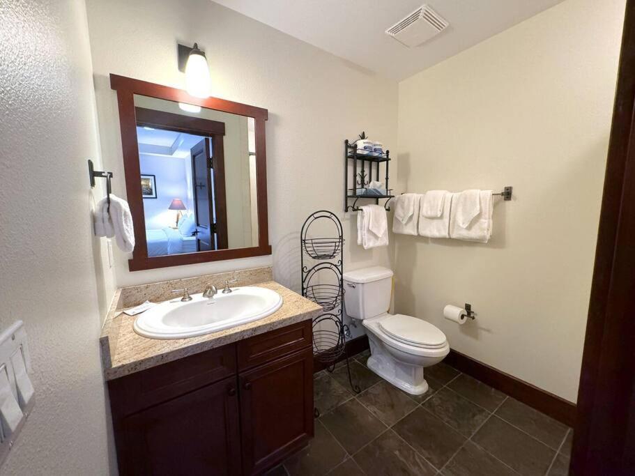 Luxury Townhome w/ Views, Private Jacuzzi & Garage view 4