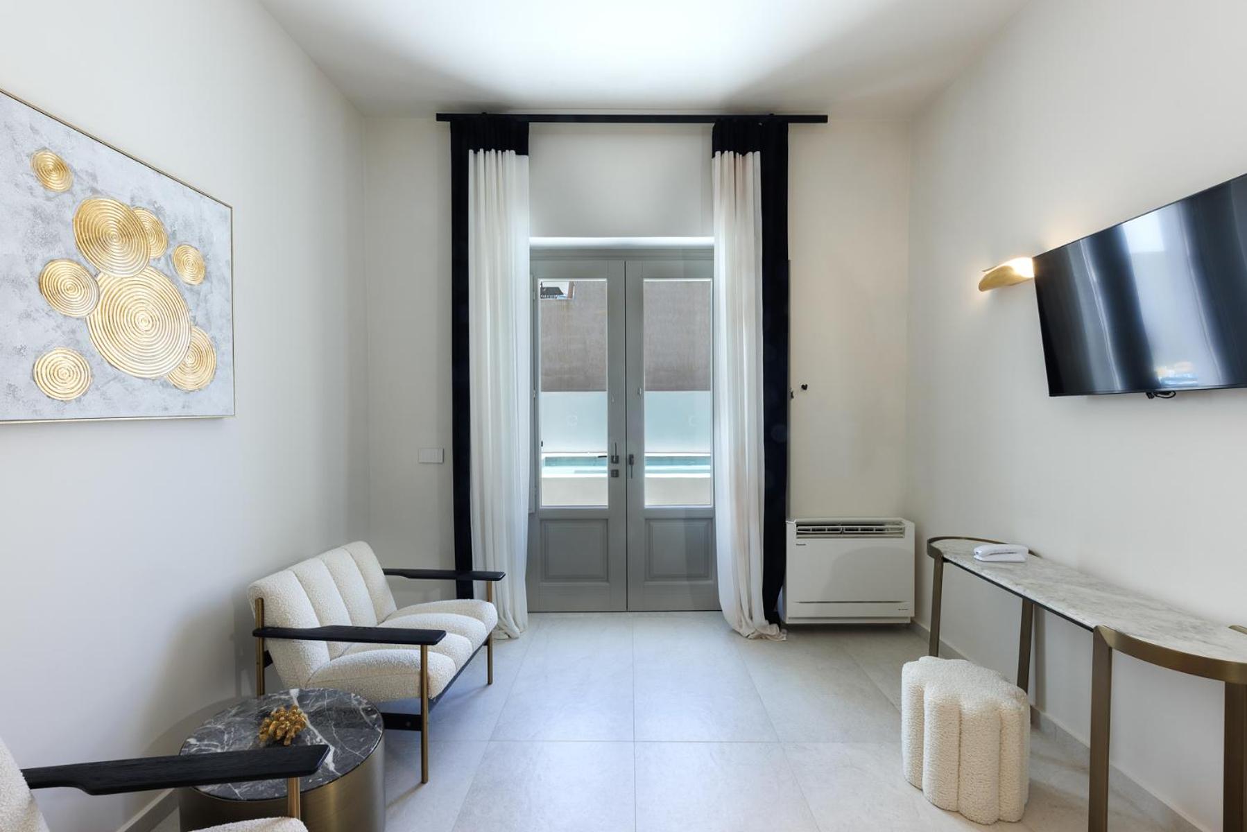 La Madeleine Oia Suites and Caves — 12