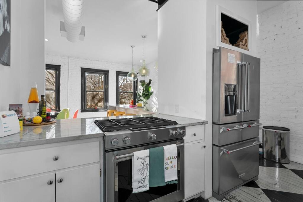 3 Bedroom Penthouse Downtown Close to Everything view 5