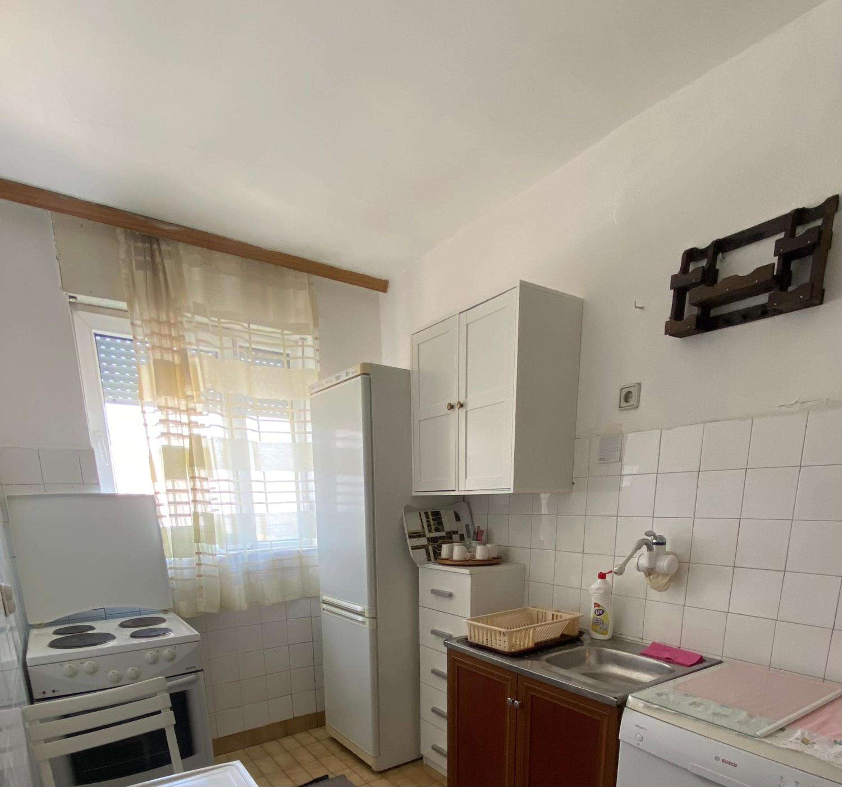 Sunlit City Apartment Gjakova, photo 7