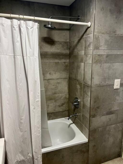 Moderno Monoambiente Gym Piscina Seguridad 24hs HOM Edificio Subte D