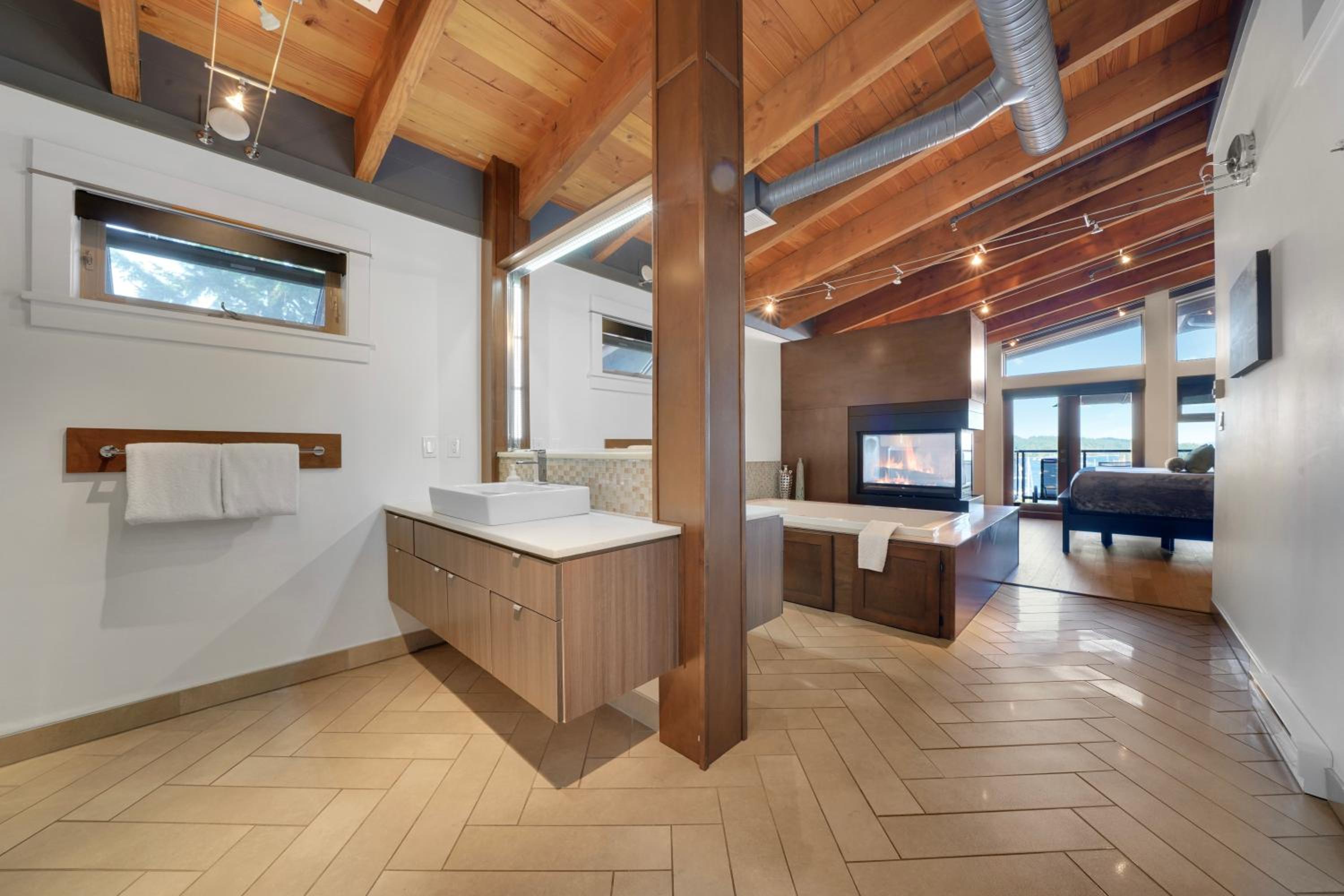 Mariner's Loft - Salt Spring Island