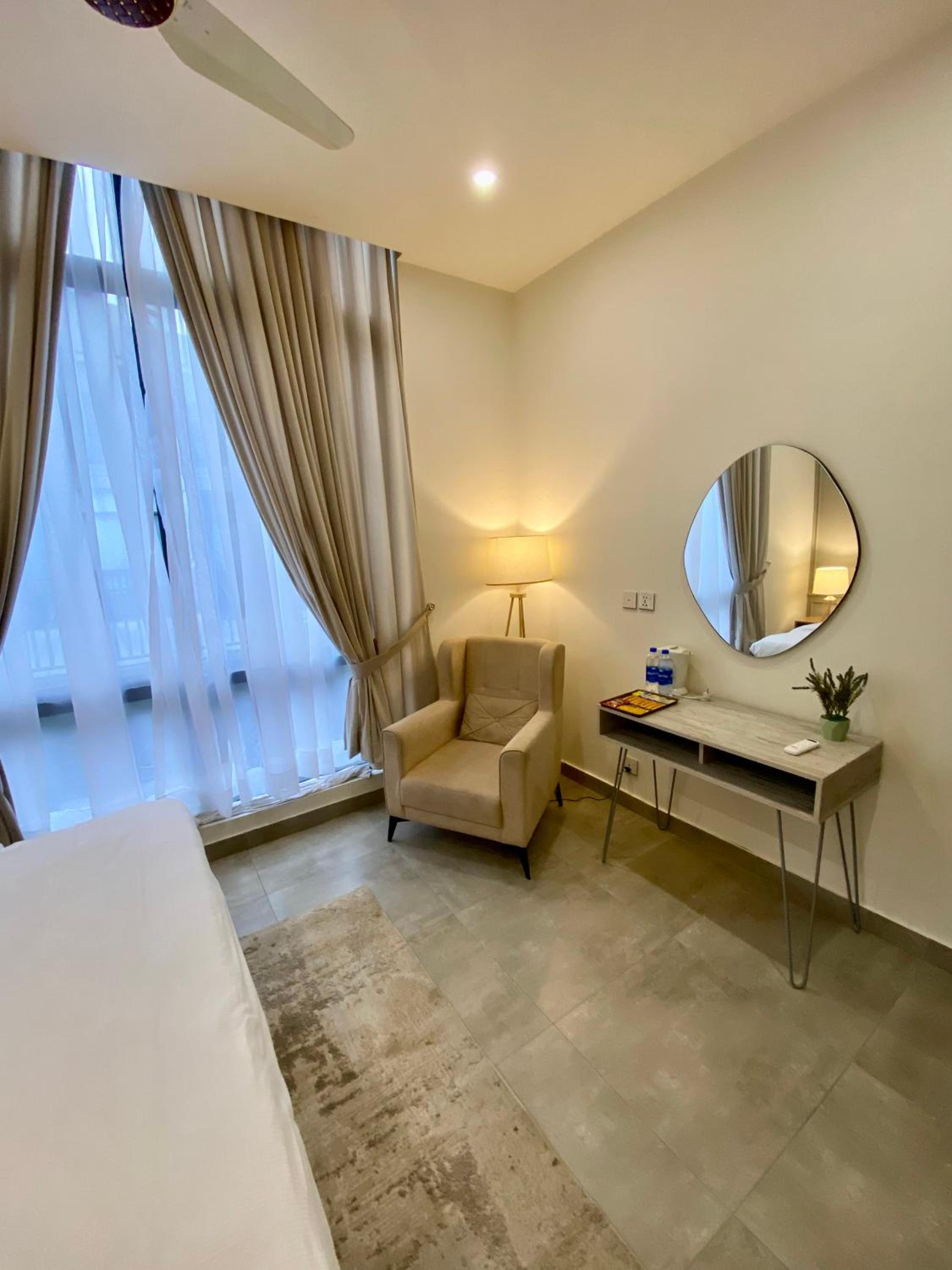 Skypark One Gulberg - Apartments by Superhost