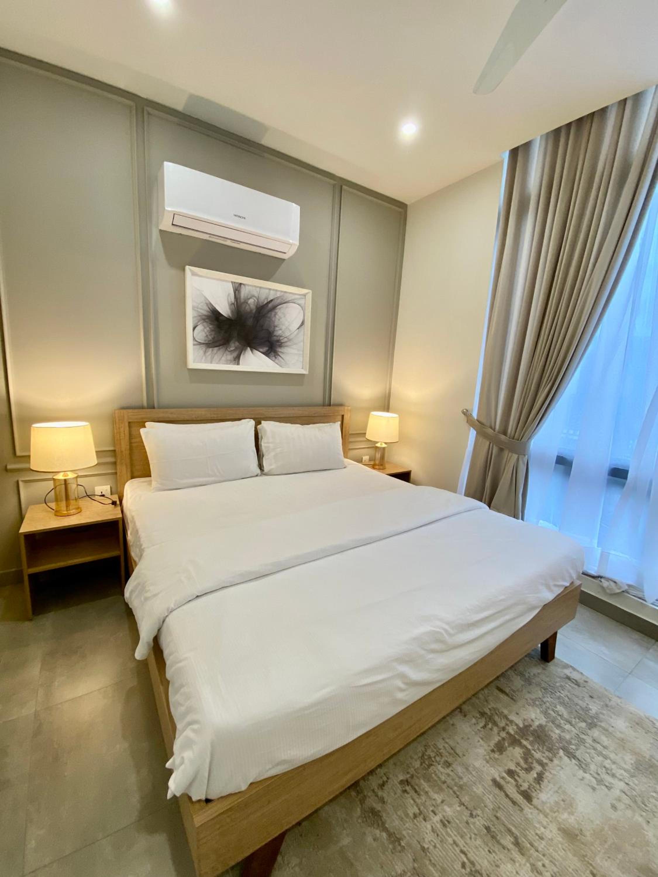 Skypark One Gulberg - Apartments by Superhost