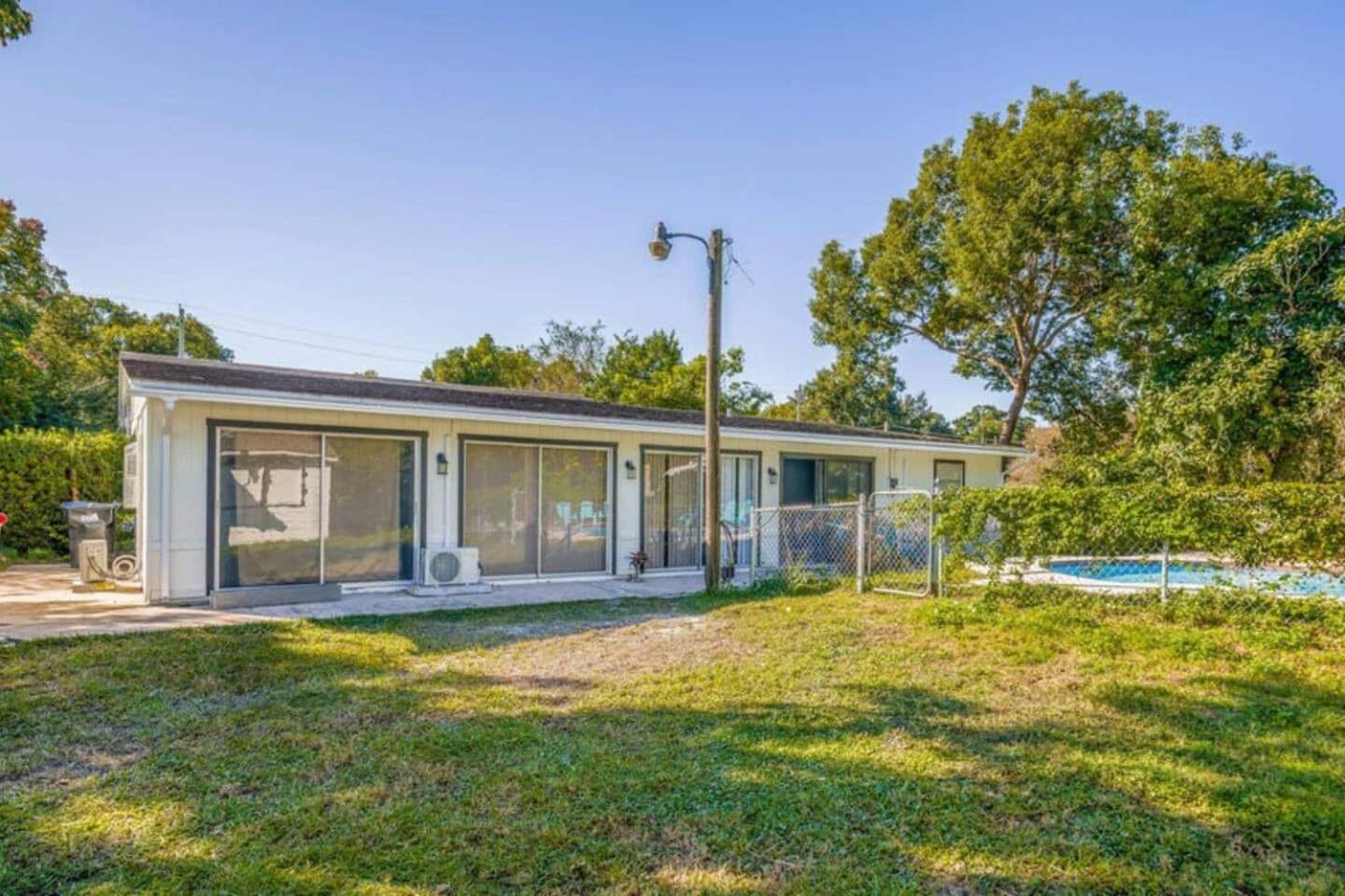 Relax & Unwind 1br Retreat Wpool Access & Wi-fi