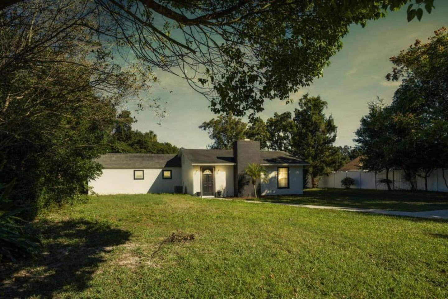 Relax & Unwind 1br Retreat Wpool Access & Wi-fi