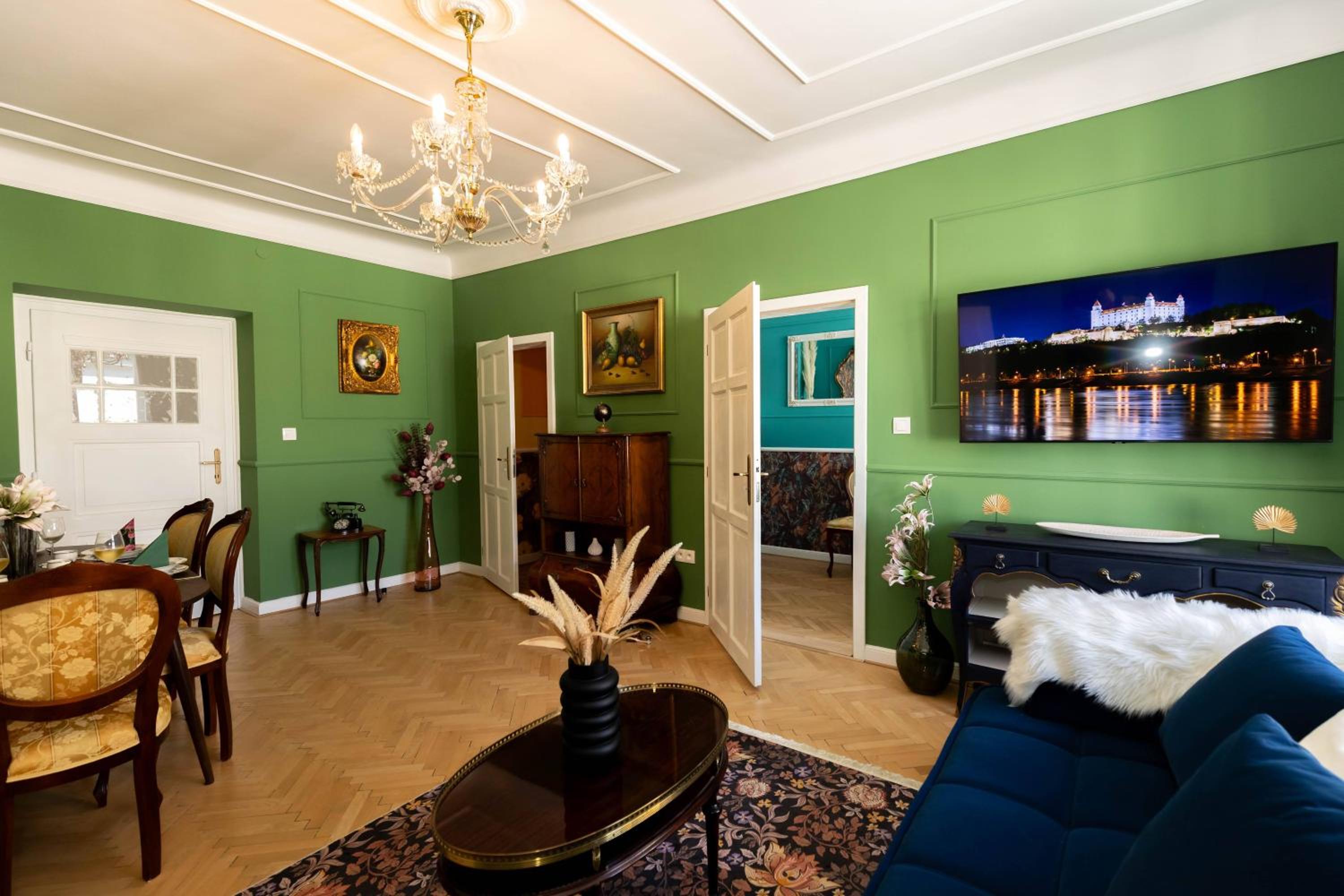 New, Stylish and Spacious Apartment view 4