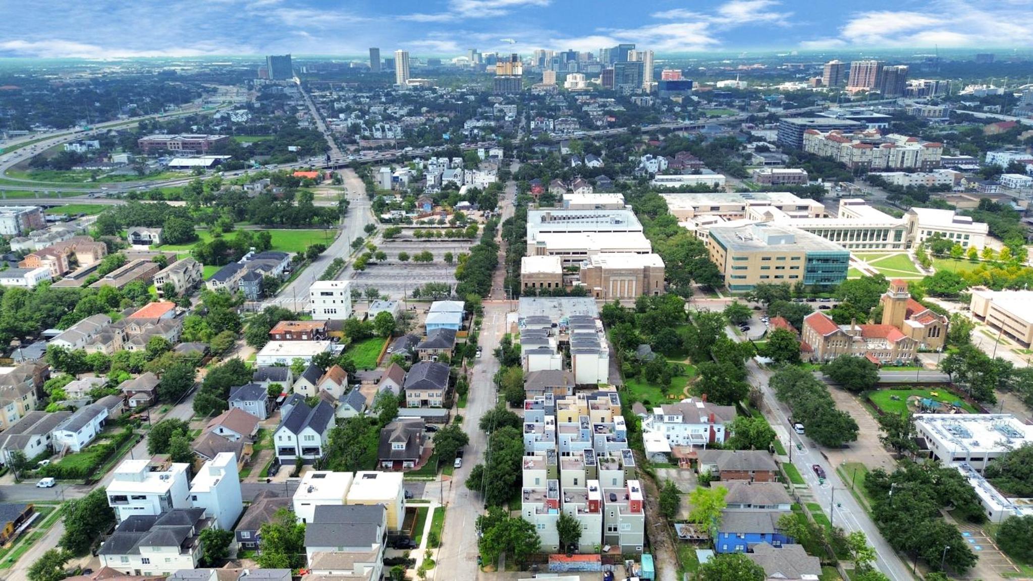 Stunning Home in Midtown, Houston with 3BDR 5Beds Skyline View BBQ Terrace view 3