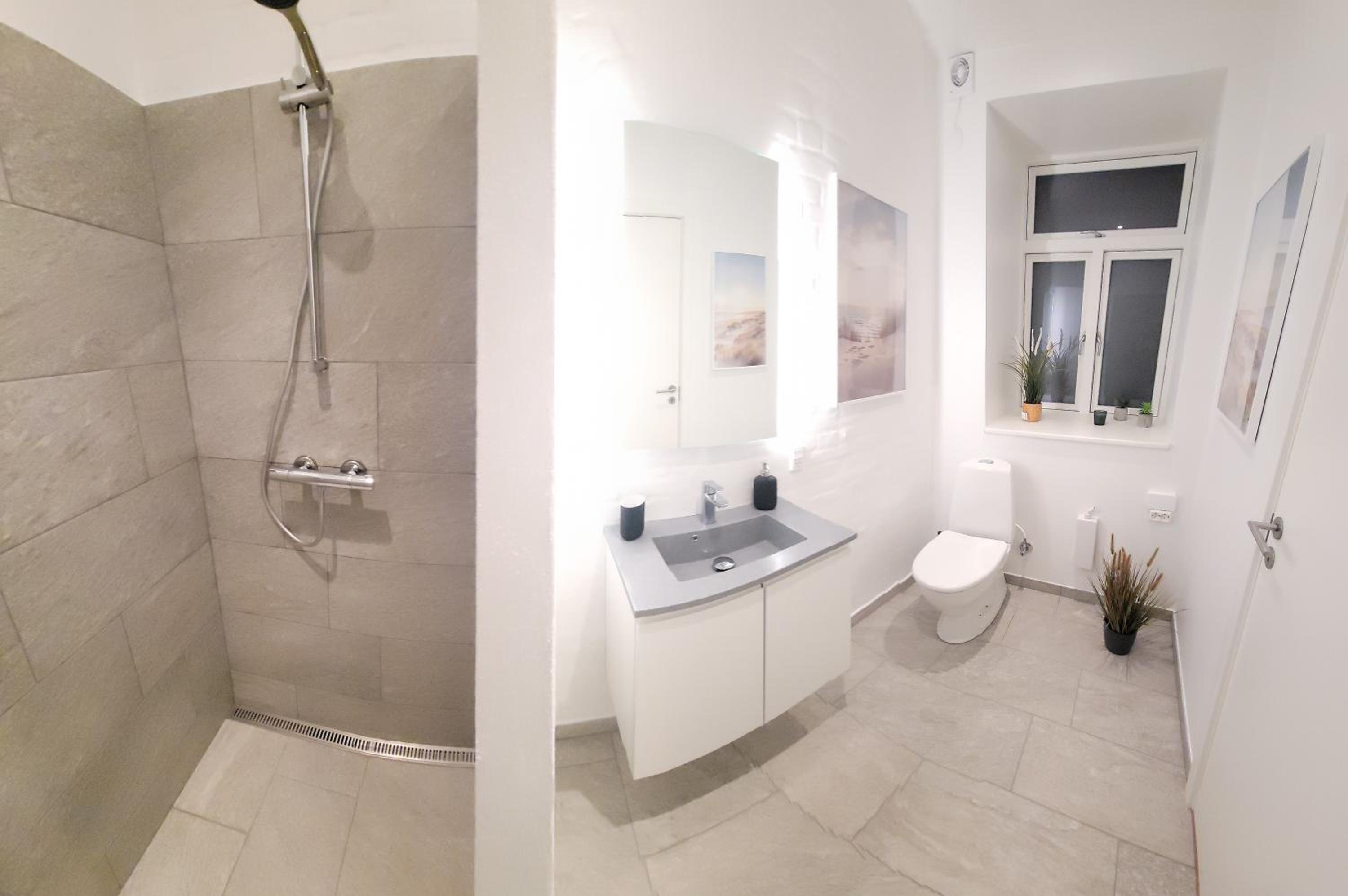 Central 1 room apartment 60m from the harbor view 4