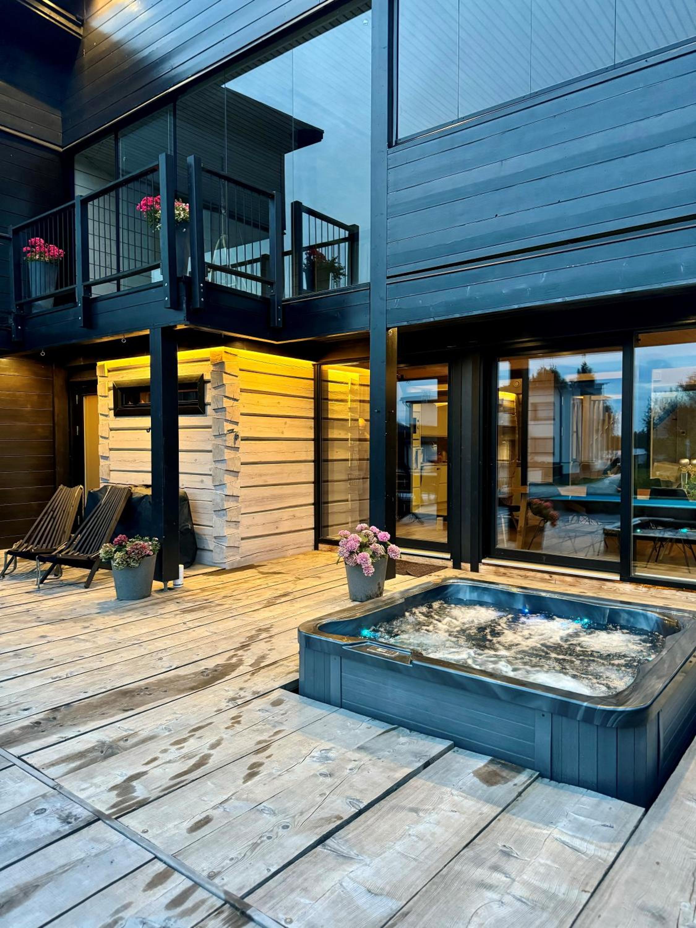 Arctic luxury log house with the river view view 3