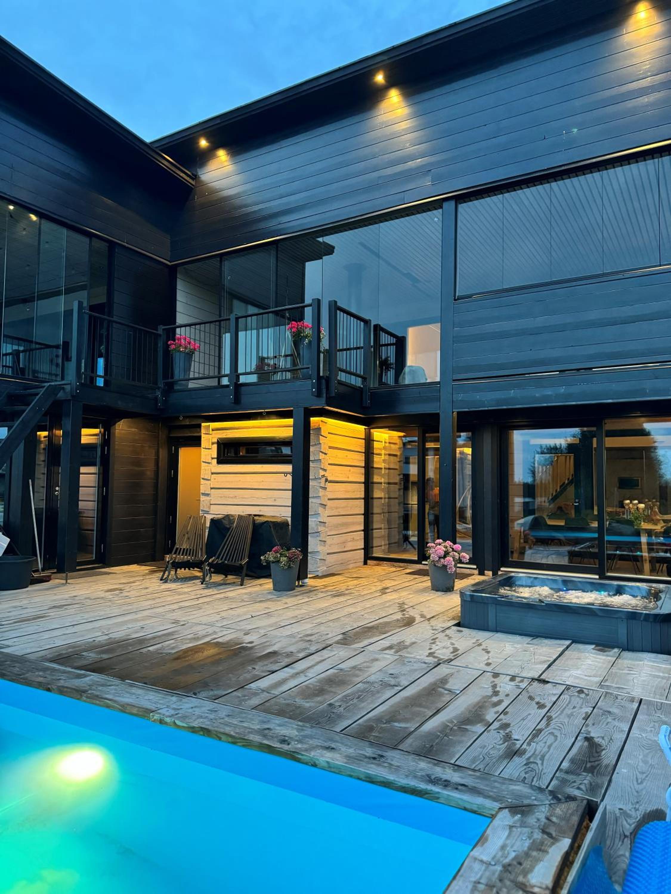 Arctic luxury log house with the river view view 2
