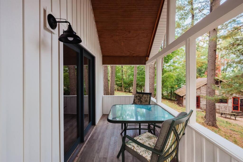 Arbutus Lakeview Retreat I Fishing l Near TC!