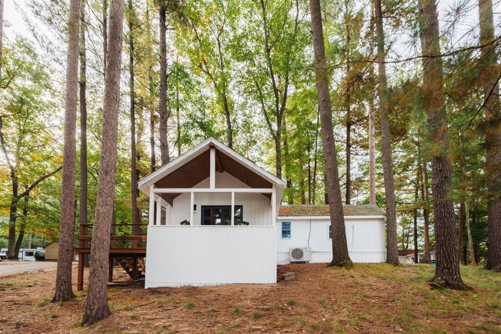 Arbutus Lakeview Retreat I Fishing l Near TC!