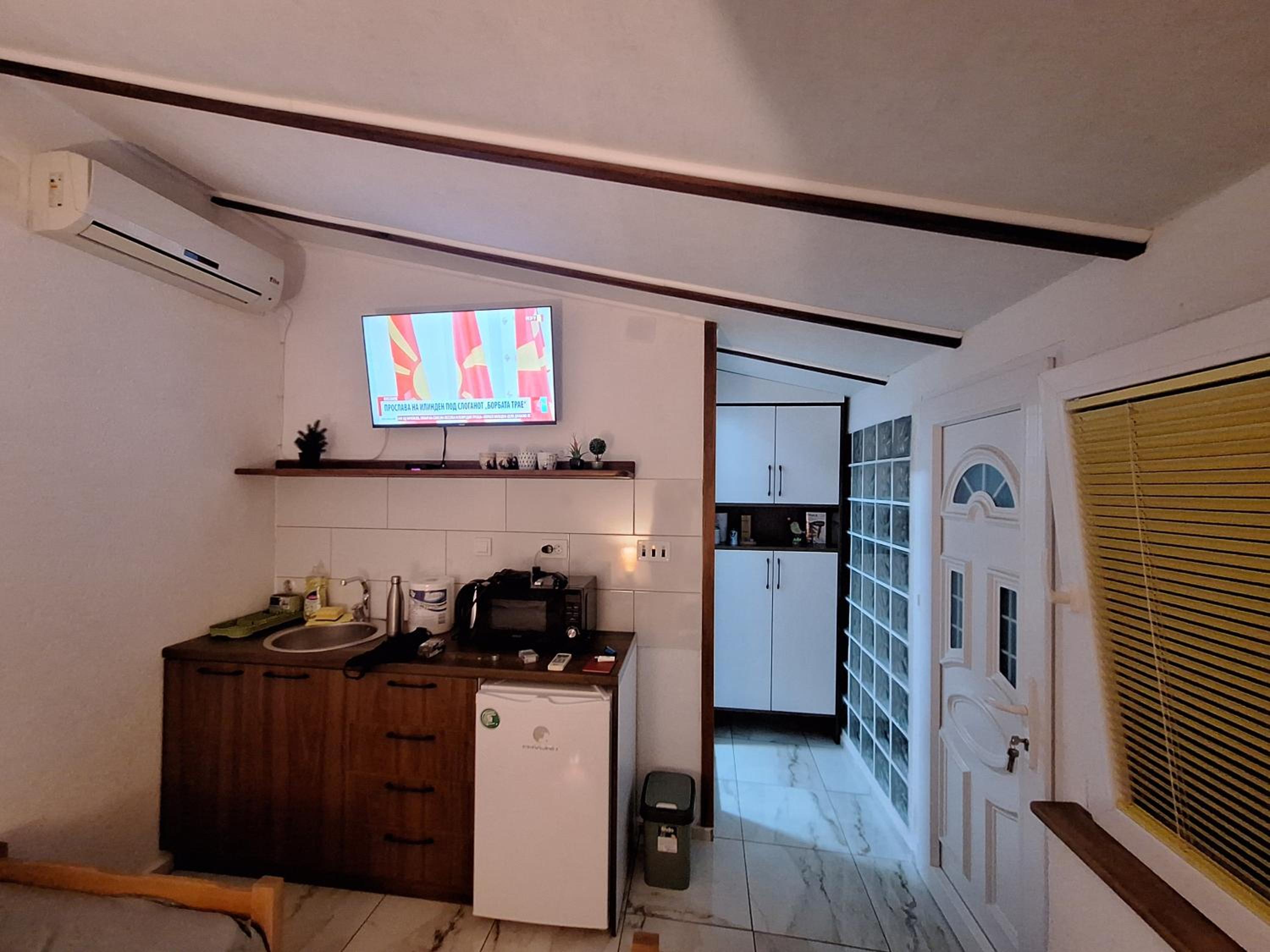 Apartment STUDIO 88 yellow view 4