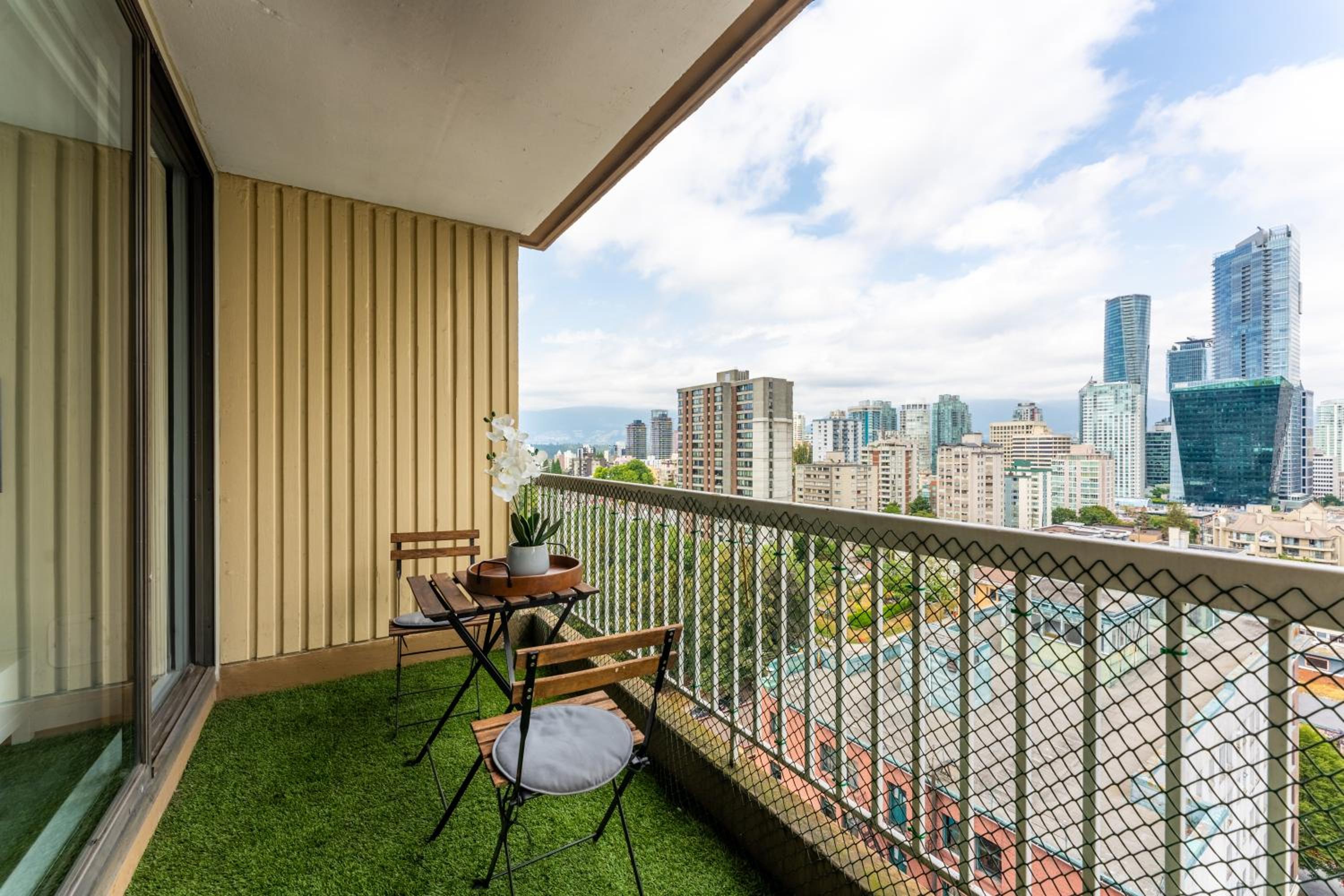 Elegant 2BR Downtown Apartment Offering Unmatched City & Mountain Vistas