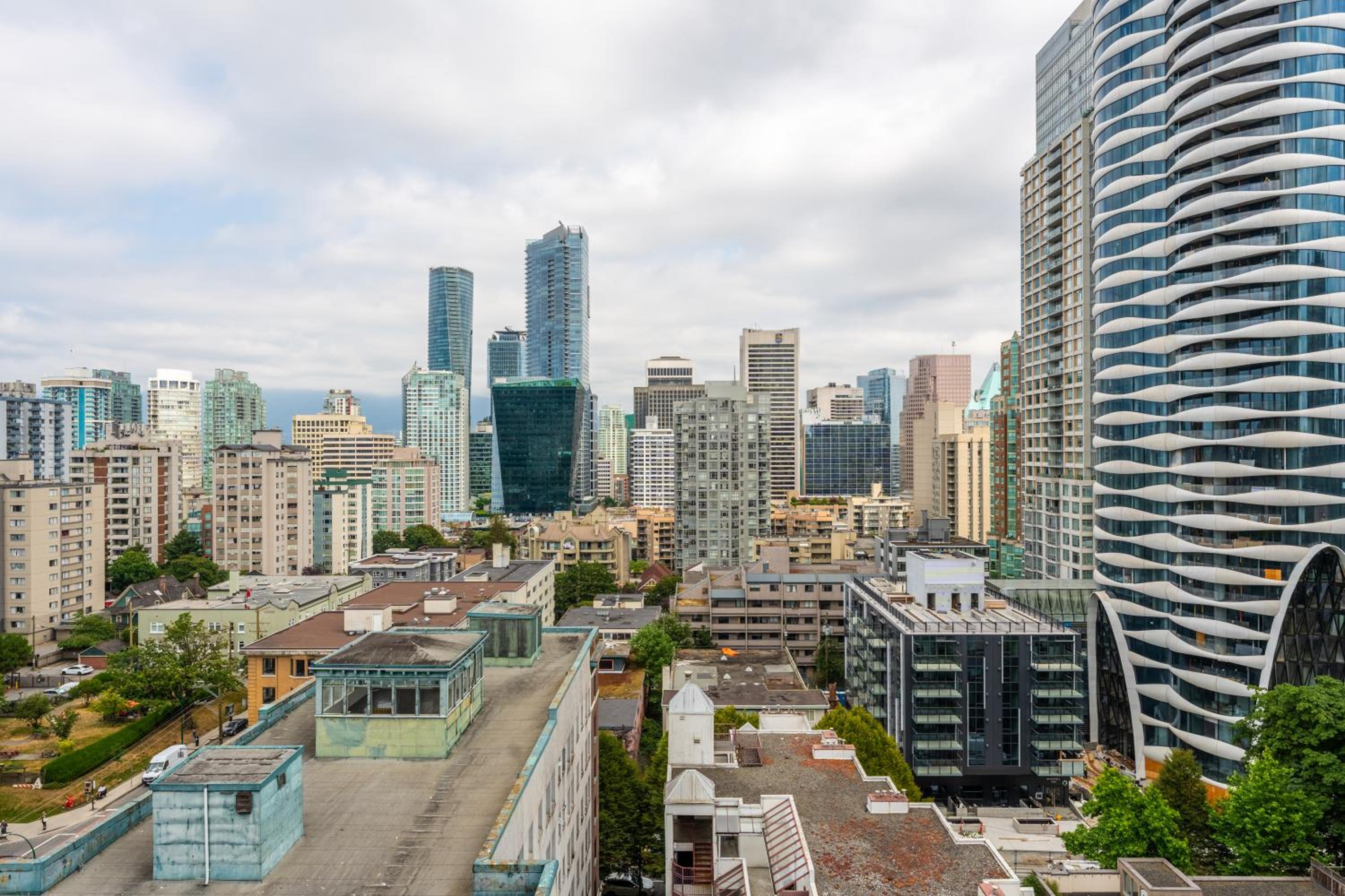 Elegant 2BR Downtown Apartment Offering Unmatched City & Mountain Vistas