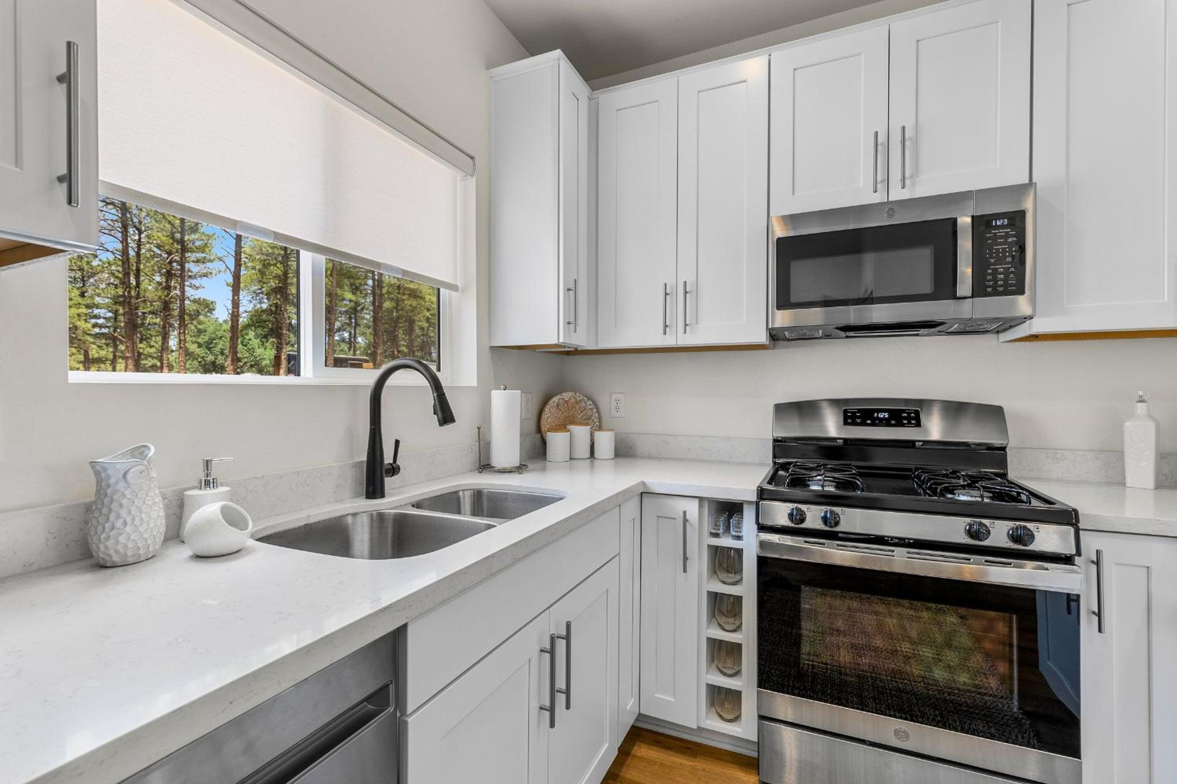 Elegant New Construction Bungalow with Scenic Forest Views view 3